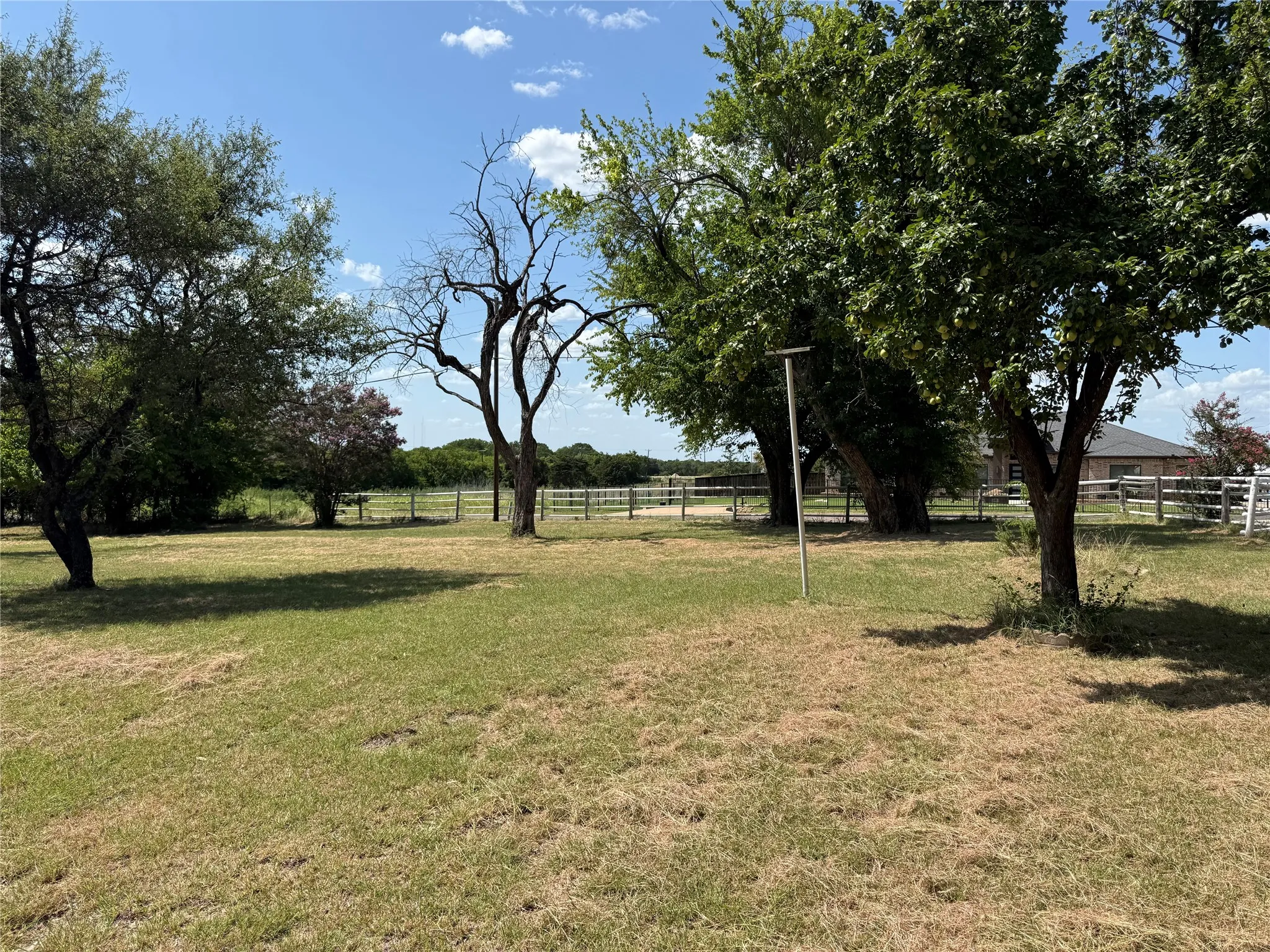 Single Family Residence For Sale in Ellis County , 604 E Highland Road, Ovilla, Texas 75154, 3 Bedroom, 3 Bathroom, 2 Garage spaces, 2,334 Sqft, built in 1965, mls#21362381, Real Estate Agent in Ovilla, Homes For Sale in Ellis county, Homes For Sale in Ovilla, Realtor in Ovilla Texas, Real Estate Brokerage Independent Realty Texas, Luminita Cordes Realtor