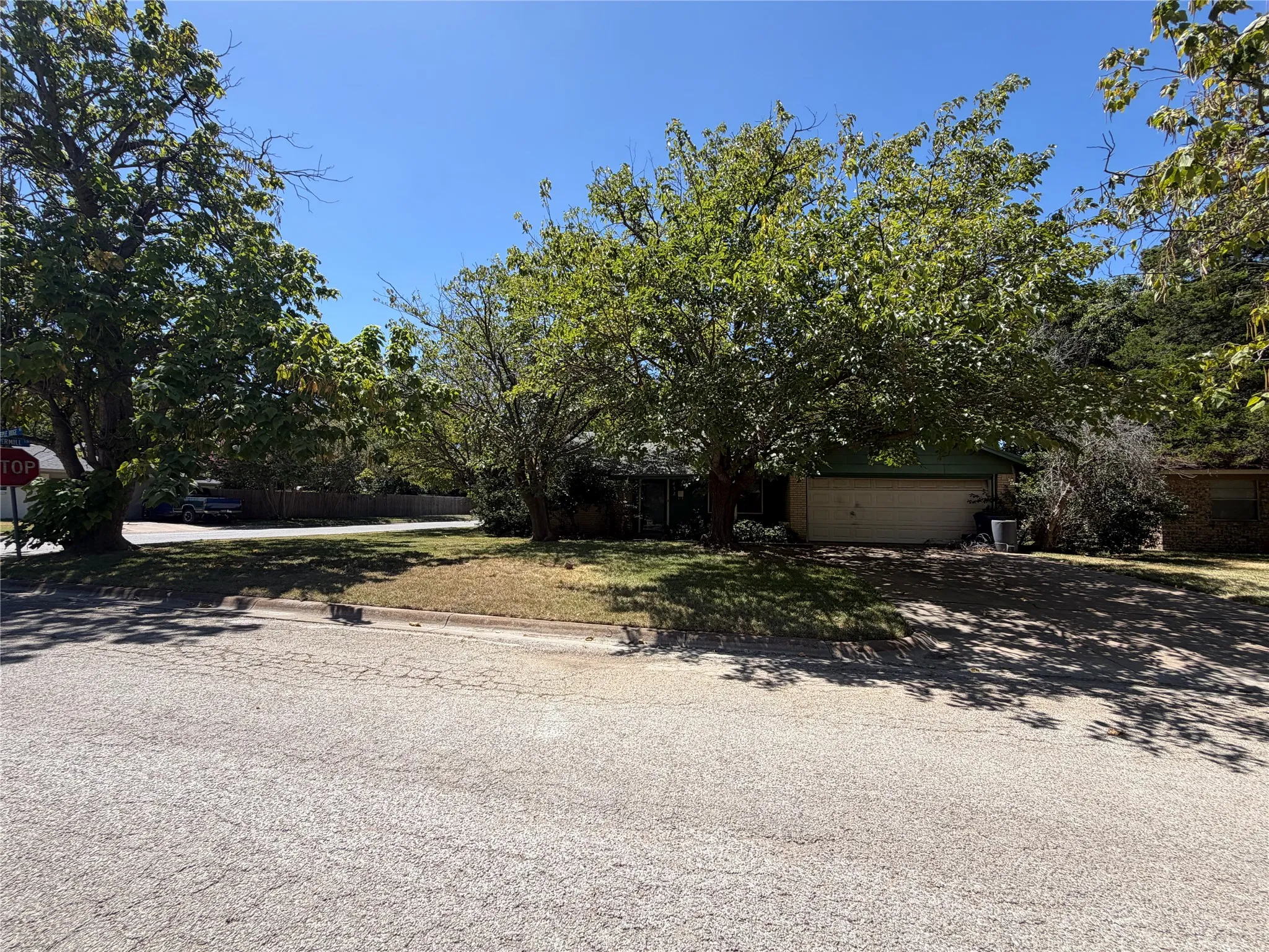 Single Family Residence For Sale in Tarrant County , 432 Steeple Ridge Road, Everman, Texas 76140, 3 Bedroom, 2 Bathroom, 2 Garage spaces, 1,354 Sqft, built in 1964, mls#21365985, Real Estate Agent in Everman, Homes For Sale in Tarrant county, Homes For Sale in Everman, Realtor in Everman Texas, Real Estate Brokerage Independent Realty Texas, Luminita Cordes Realtor