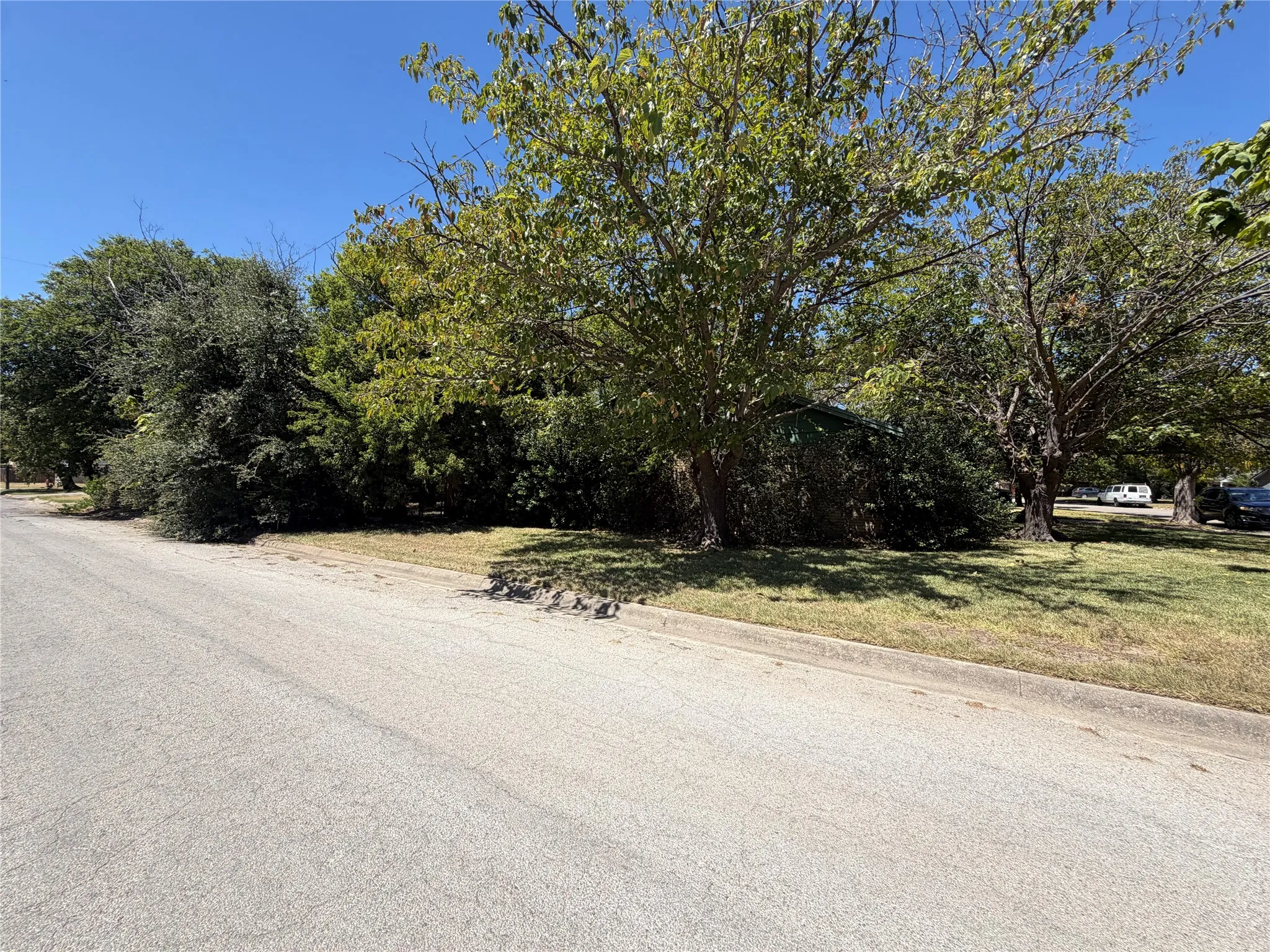 Single Family Residence For Sale in Tarrant County , 432 Steeple Ridge Road, Everman, Texas 76140, 3 Bedroom, 2 Bathroom, 2 Garage spaces, 1,354 Sqft, built in 1964, mls#21365985, Real Estate Agent in Everman, Homes For Sale in Tarrant county, Homes For Sale in Everman, Realtor in Everman Texas, Real Estate Brokerage Independent Realty Texas, Luminita Cordes Realtor