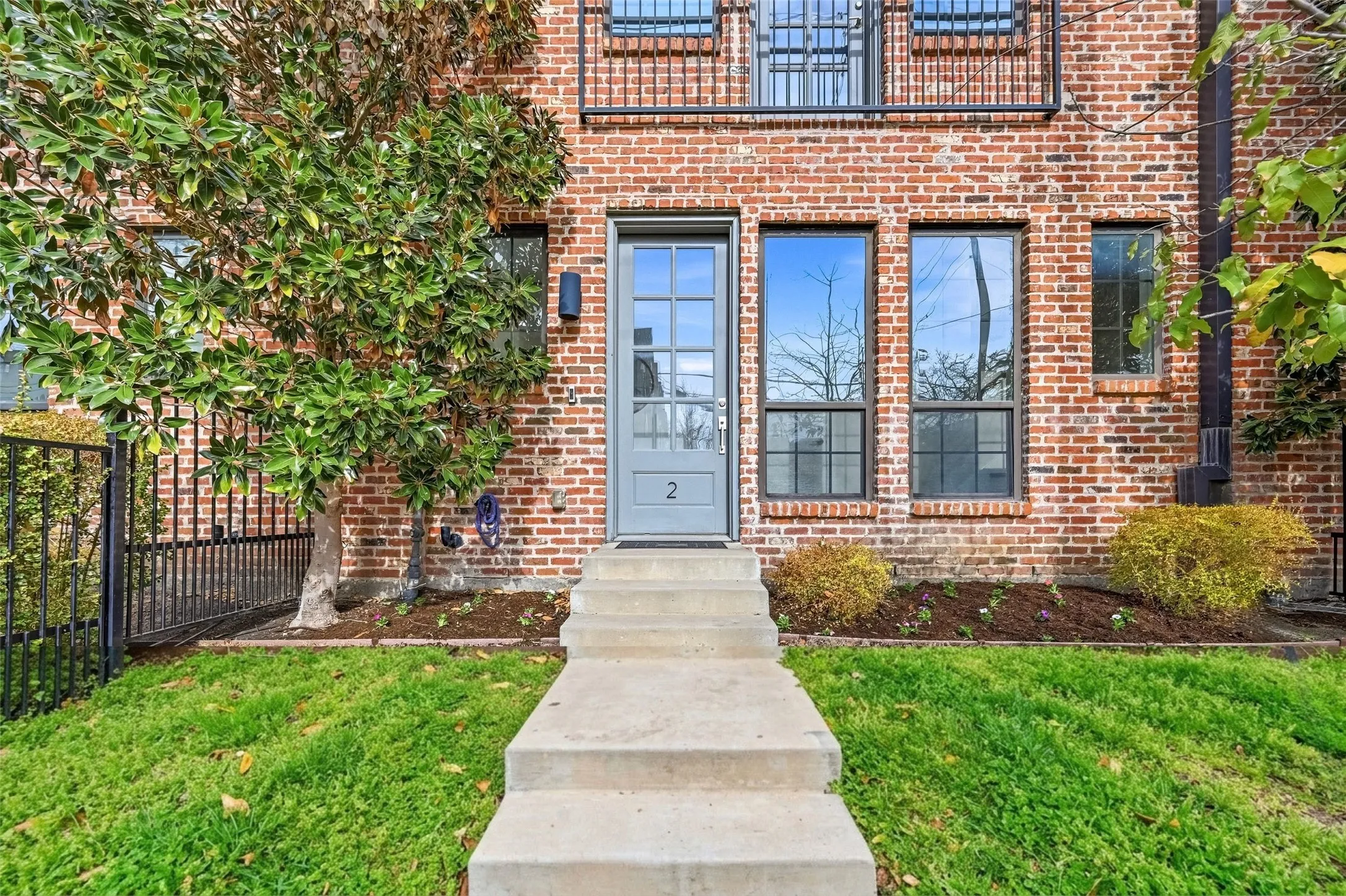 Condominium For Sale in Dallas County , 1900 Caddo Street 2, Dallas, Texas 75204, 2 Bedroom, 3 Bathroom, 2 Garage spaces, 1,450 Sqft, built in 2018, mls#21366588, Real Estate Agent in Dallas, Homes For Sale in Dallas county, Homes For Sale in Dallas, Realtor in Dallas Texas, Real Estate Brokerage Independent Realty Texas, Luminita Cordes Realtor