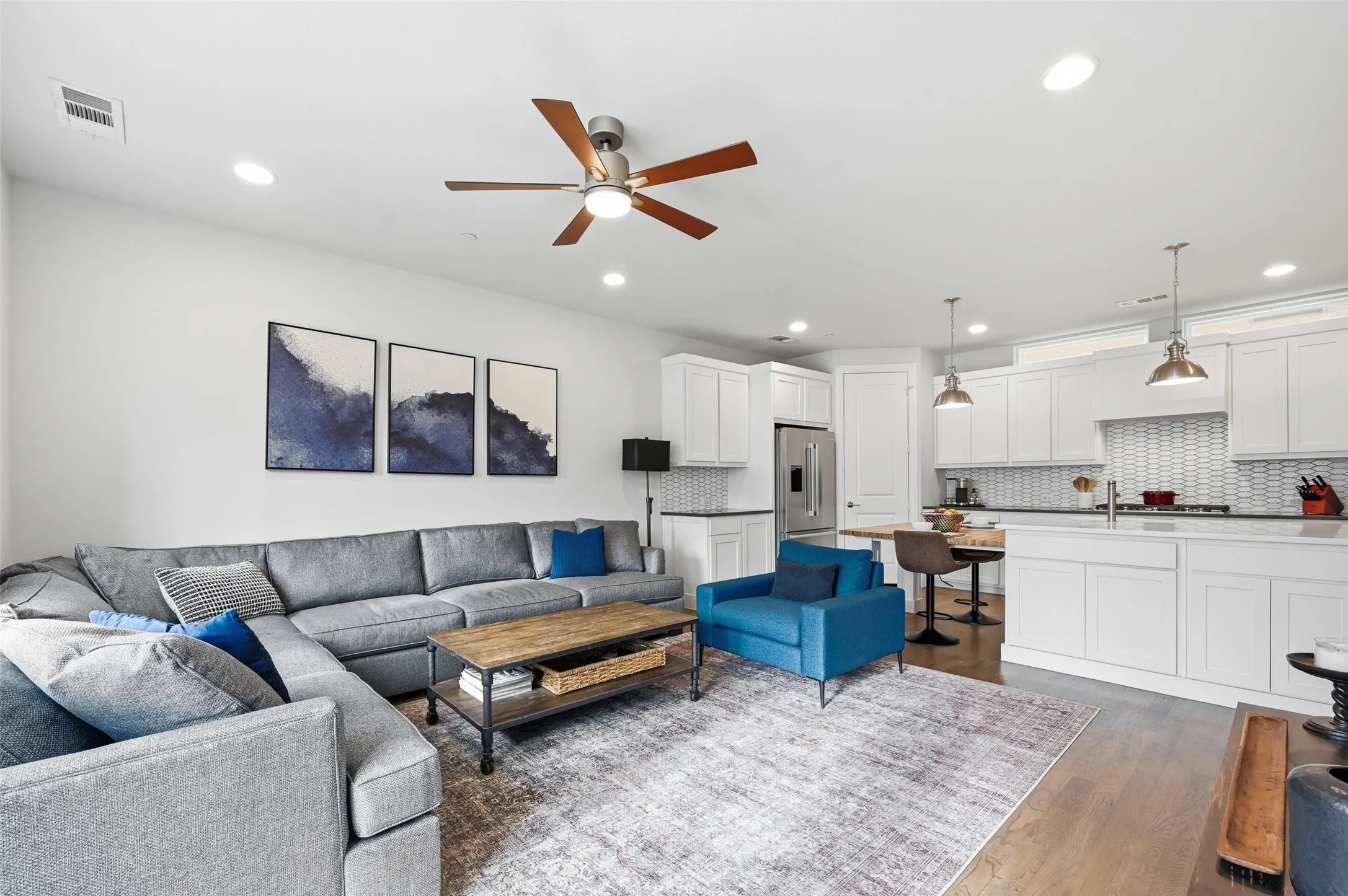 Condominium For Sale in Dallas County , 1900 Caddo Street 2, Dallas, Texas 75204, 2 Bedroom, 3 Bathroom, 2 Garage spaces, 1,450 Sqft, built in 2018, mls#21366588, Real Estate Agent in Dallas, Homes For Sale in Dallas county, Homes For Sale in Dallas, Realtor in Dallas Texas, Real Estate Brokerage Independent Realty Texas, Luminita Cordes Realtor