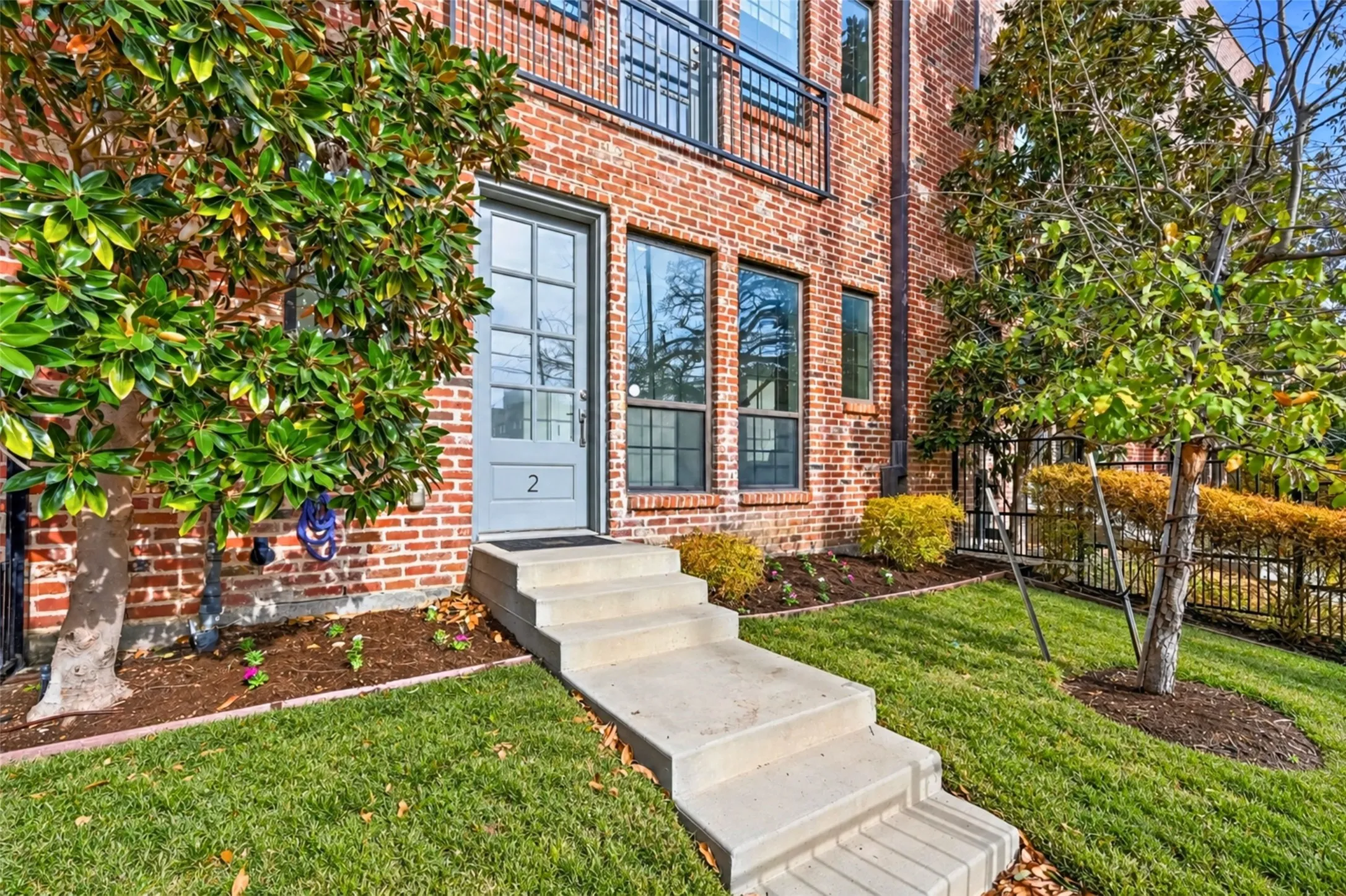 Condominium For Sale in Dallas County , 1900 Caddo Street 2, Dallas, Texas 75204, 2 Bedroom, 3 Bathroom, 2 Garage spaces, 1,450 Sqft, built in 2018, mls#21366588, Real Estate Agent in Dallas, Homes For Sale in Dallas county, Homes For Sale in Dallas, Realtor in Dallas Texas, Real Estate Brokerage Independent Realty Texas, Luminita Cordes Realtor