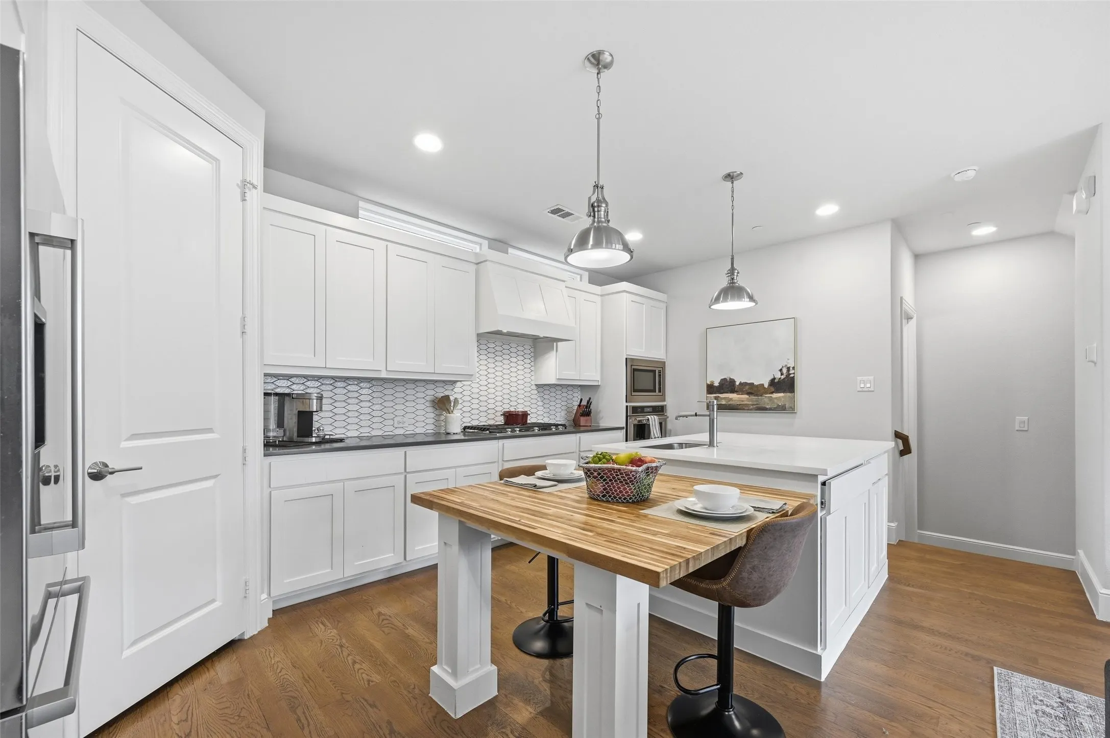 Condominium For Sale in Dallas County , 1900 Caddo Street 2, Dallas, Texas 75204, 2 Bedroom, 3 Bathroom, 2 Garage spaces, 1,450 Sqft, built in 2018, mls#21366588, Real Estate Agent in Dallas, Homes For Sale in Dallas county, Homes For Sale in Dallas, Realtor in Dallas Texas, Real Estate Brokerage Independent Realty Texas, Luminita Cordes Realtor