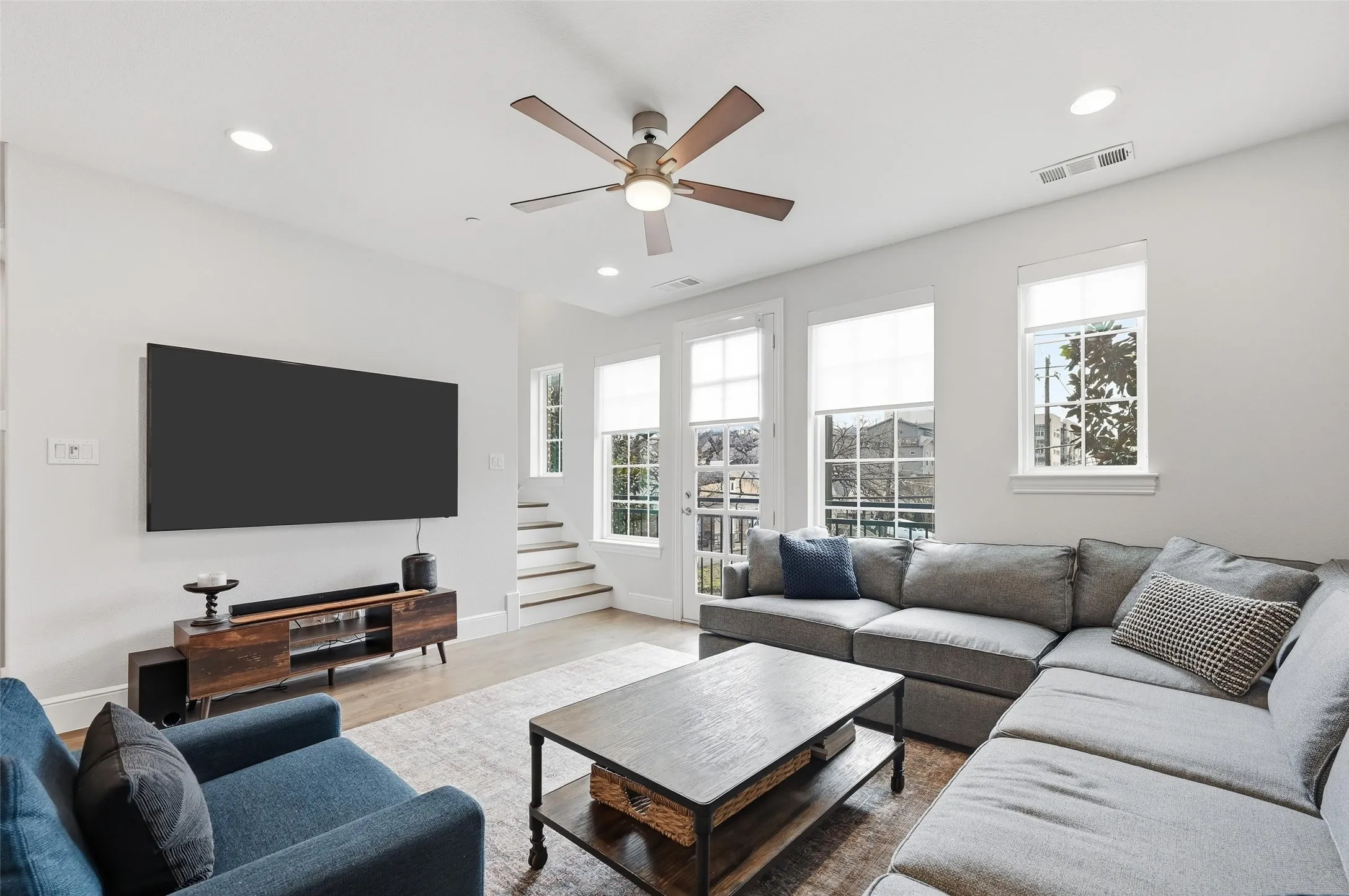 Condominium For Sale in Dallas County , 1900 Caddo Street 2, Dallas, Texas 75204, 2 Bedroom, 3 Bathroom, 2 Garage spaces, 1,450 Sqft, built in 2018, mls#21366588, Real Estate Agent in Dallas, Homes For Sale in Dallas county, Homes For Sale in Dallas, Realtor in Dallas Texas, Real Estate Brokerage Independent Realty Texas, Luminita Cordes Realtor