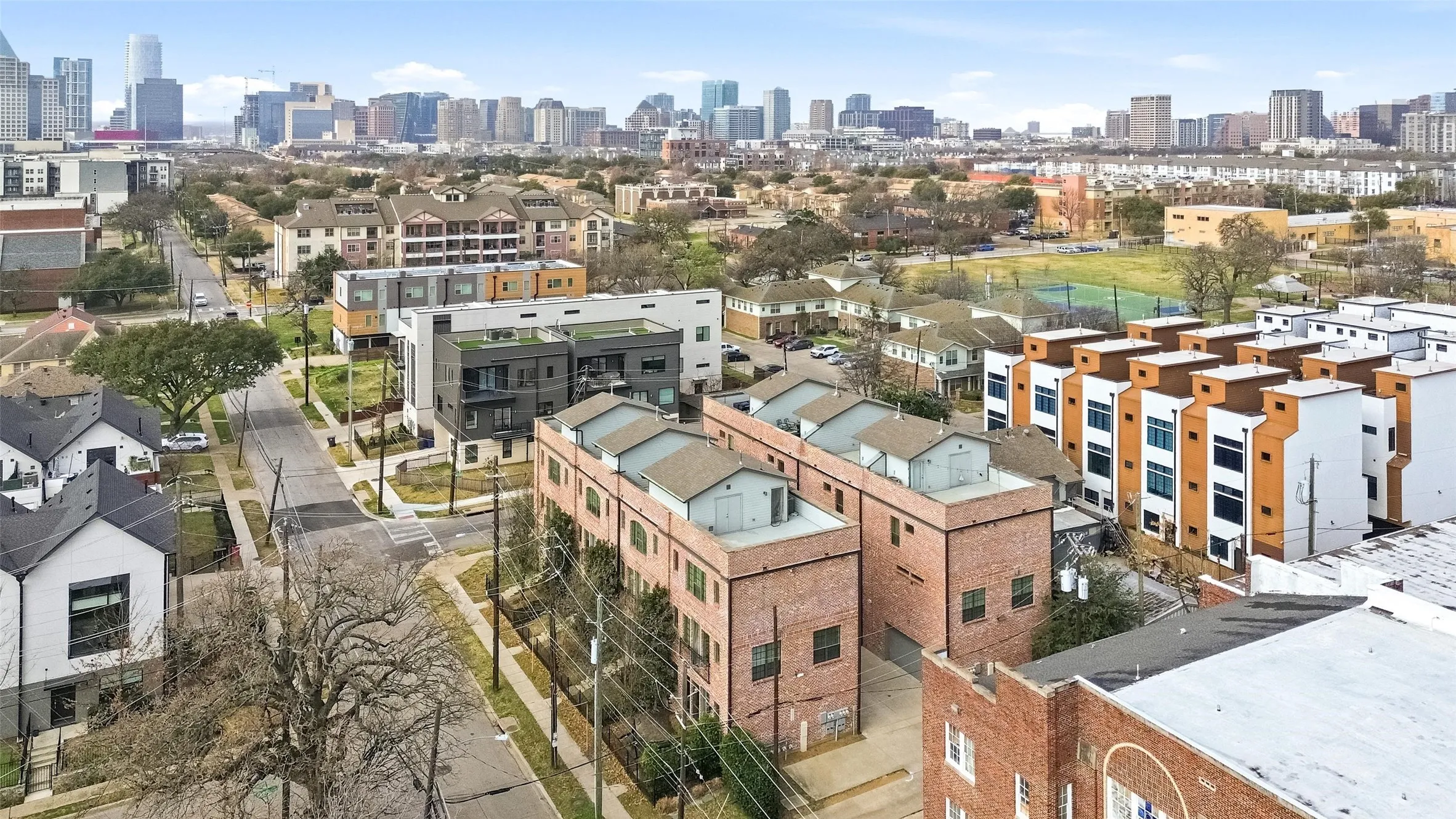 Condominium For Sale in Dallas County , 1900 Caddo Street 2, Dallas, Texas 75204, 2 Bedroom, 3 Bathroom, 2 Garage spaces, 1,450 Sqft, built in 2018, mls#21366588, Real Estate Agent in Dallas, Homes For Sale in Dallas county, Homes For Sale in Dallas, Realtor in Dallas Texas, Real Estate Brokerage Independent Realty Texas, Luminita Cordes Realtor