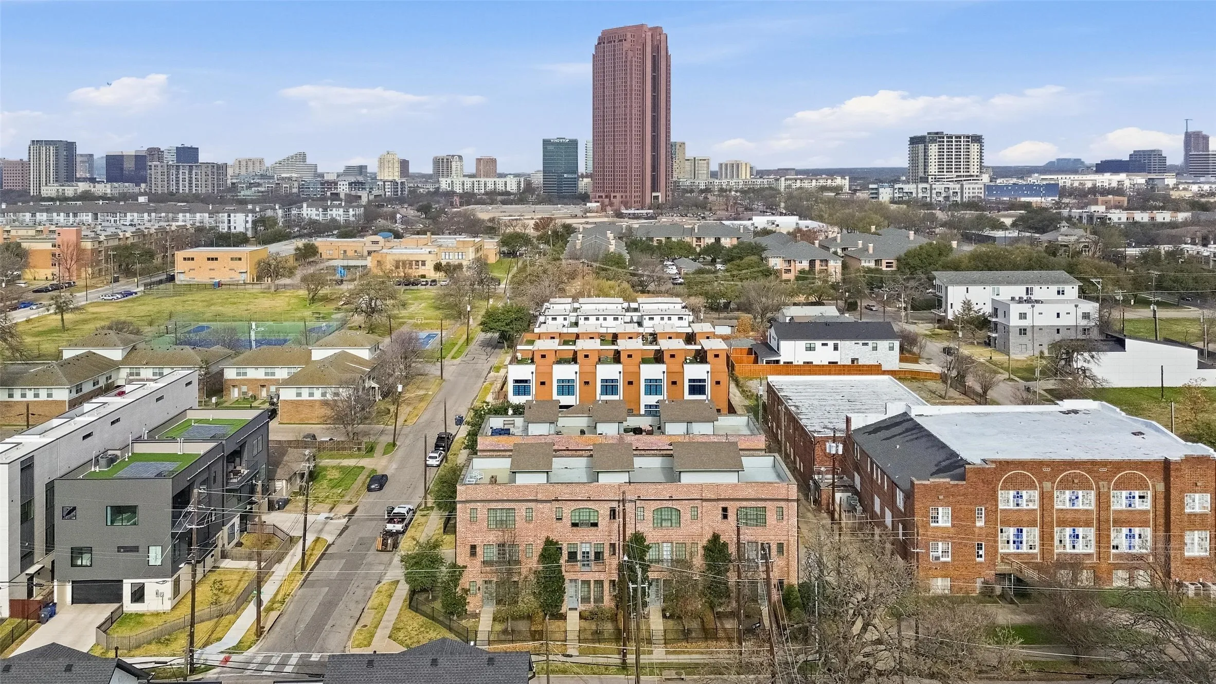 Condominium For Sale in Dallas County , 1900 Caddo Street 2, Dallas, Texas 75204, 2 Bedroom, 3 Bathroom, 2 Garage spaces, 1,450 Sqft, built in 2018, mls#21366588, Real Estate Agent in Dallas, Homes For Sale in Dallas county, Homes For Sale in Dallas, Realtor in Dallas Texas, Real Estate Brokerage Independent Realty Texas, Luminita Cordes Realtor