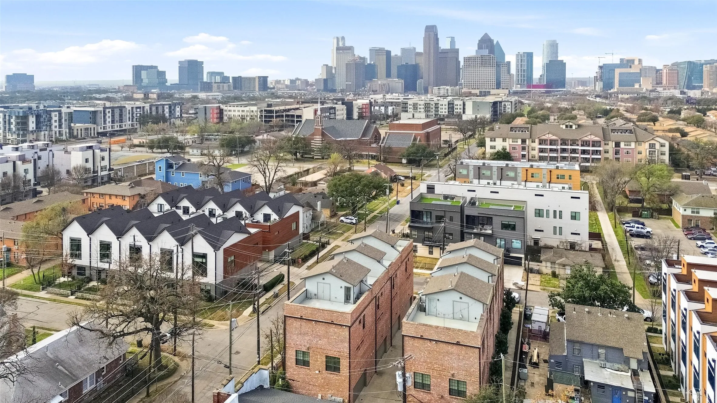 Condominium For Sale in Dallas County , 1900 Caddo Street 2, Dallas, Texas 75204, 2 Bedroom, 3 Bathroom, 2 Garage spaces, 1,450 Sqft, built in 2018, mls#21366588, Real Estate Agent in Dallas, Homes For Sale in Dallas county, Homes For Sale in Dallas, Realtor in Dallas Texas, Real Estate Brokerage Independent Realty Texas, Luminita Cordes Realtor