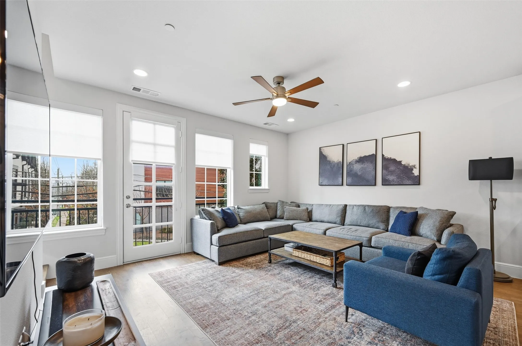 Condominium For Sale in Dallas County , 1900 Caddo Street 2, Dallas, Texas 75204, 2 Bedroom, 3 Bathroom, 2 Garage spaces, 1,450 Sqft, built in 2018, mls#21366588, Real Estate Agent in Dallas, Homes For Sale in Dallas county, Homes For Sale in Dallas, Realtor in Dallas Texas, Real Estate Brokerage Independent Realty Texas, Luminita Cordes Realtor