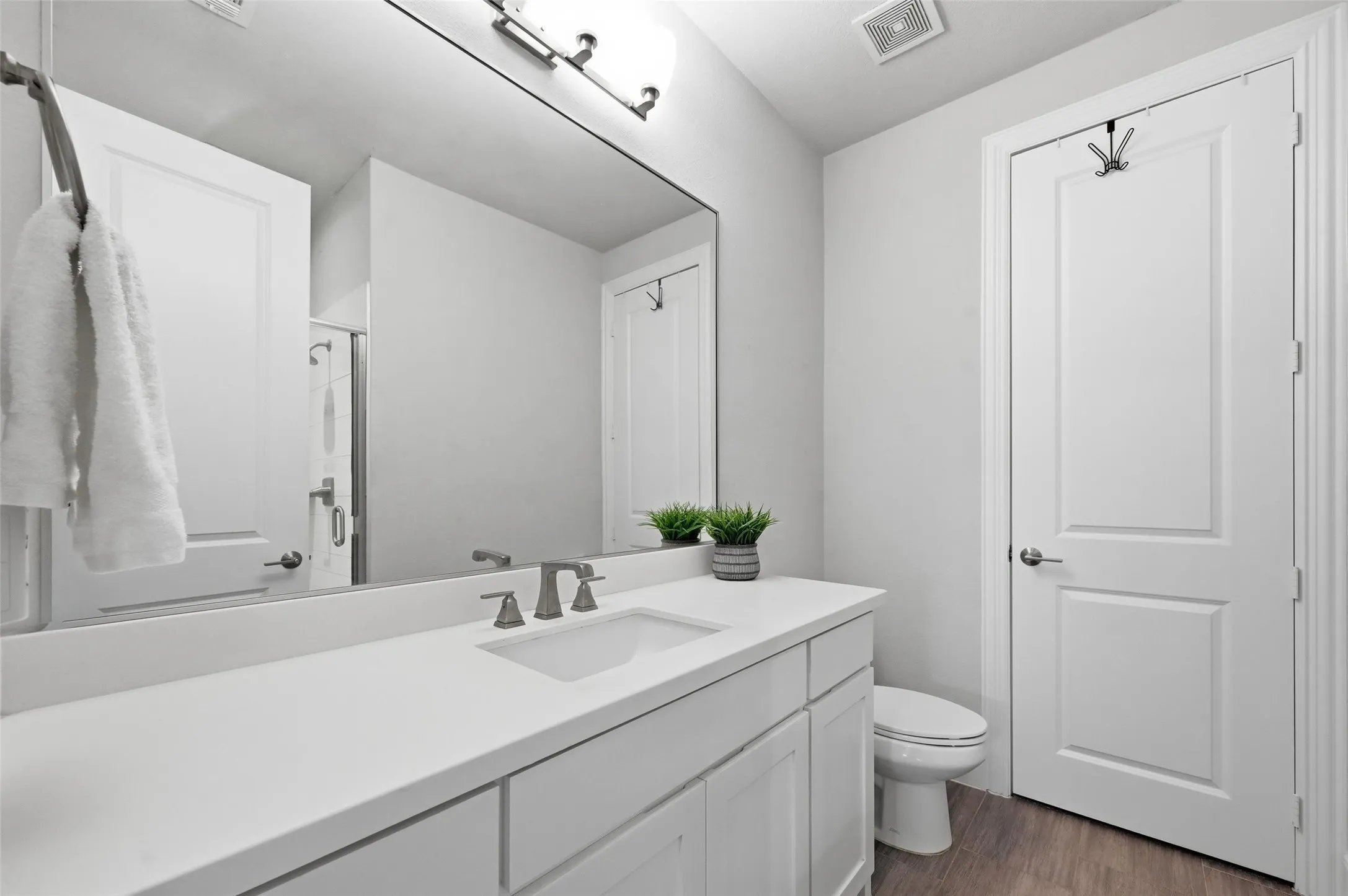 Condominium For Sale in Dallas County , 1900 Caddo Street 2, Dallas, Texas 75204, 2 Bedroom, 3 Bathroom, 2 Garage spaces, 1,450 Sqft, built in 2018, mls#21366588, Real Estate Agent in Dallas, Homes For Sale in Dallas county, Homes For Sale in Dallas, Realtor in Dallas Texas, Real Estate Brokerage Independent Realty Texas, Luminita Cordes Realtor