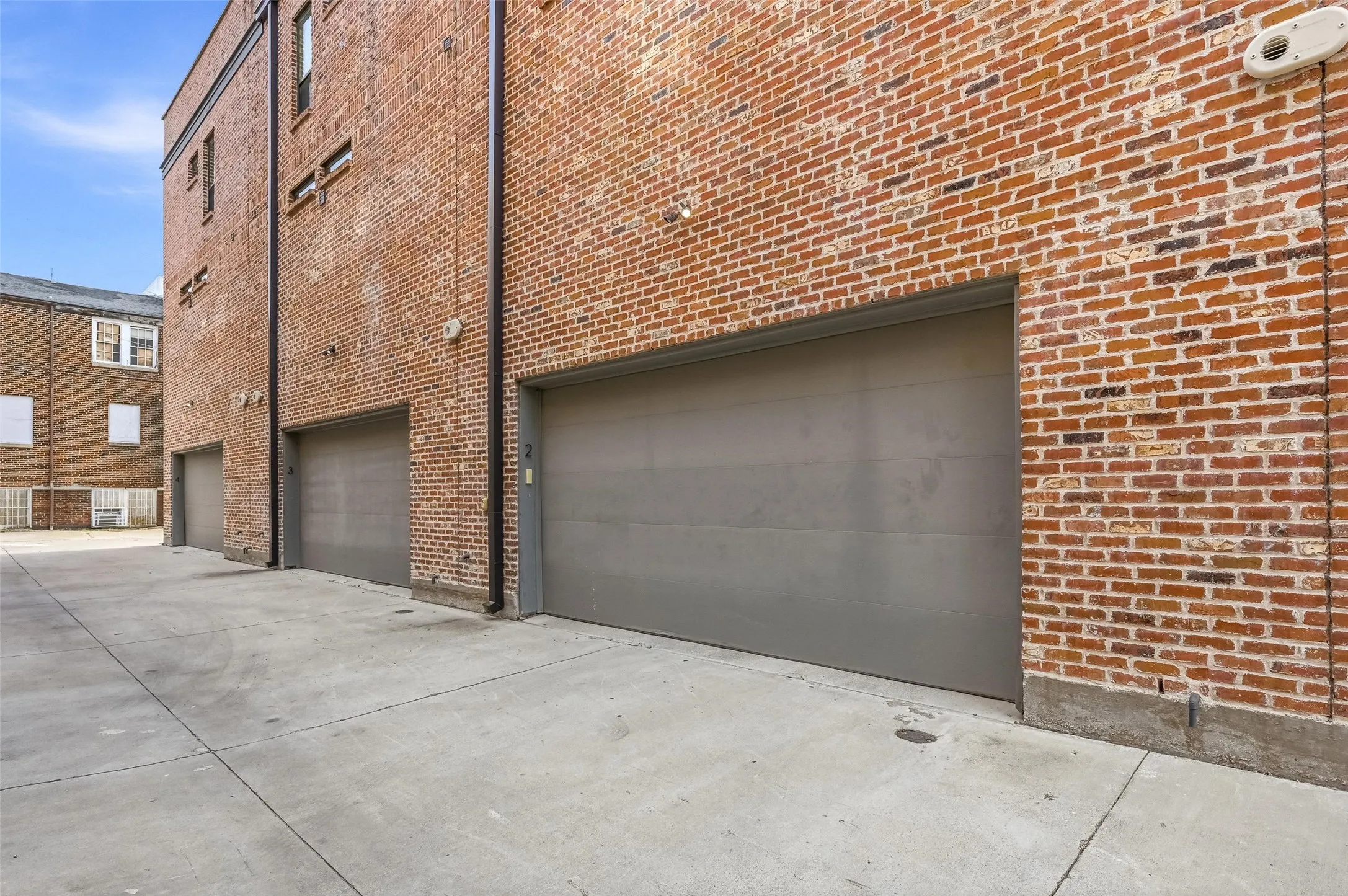 Condominium For Sale in Dallas County , 1900 Caddo Street 2, Dallas, Texas 75204, 2 Bedroom, 3 Bathroom, 2 Garage spaces, 1,450 Sqft, built in 2018, mls#21366588, Real Estate Agent in Dallas, Homes For Sale in Dallas county, Homes For Sale in Dallas, Realtor in Dallas Texas, Real Estate Brokerage Independent Realty Texas, Luminita Cordes Realtor