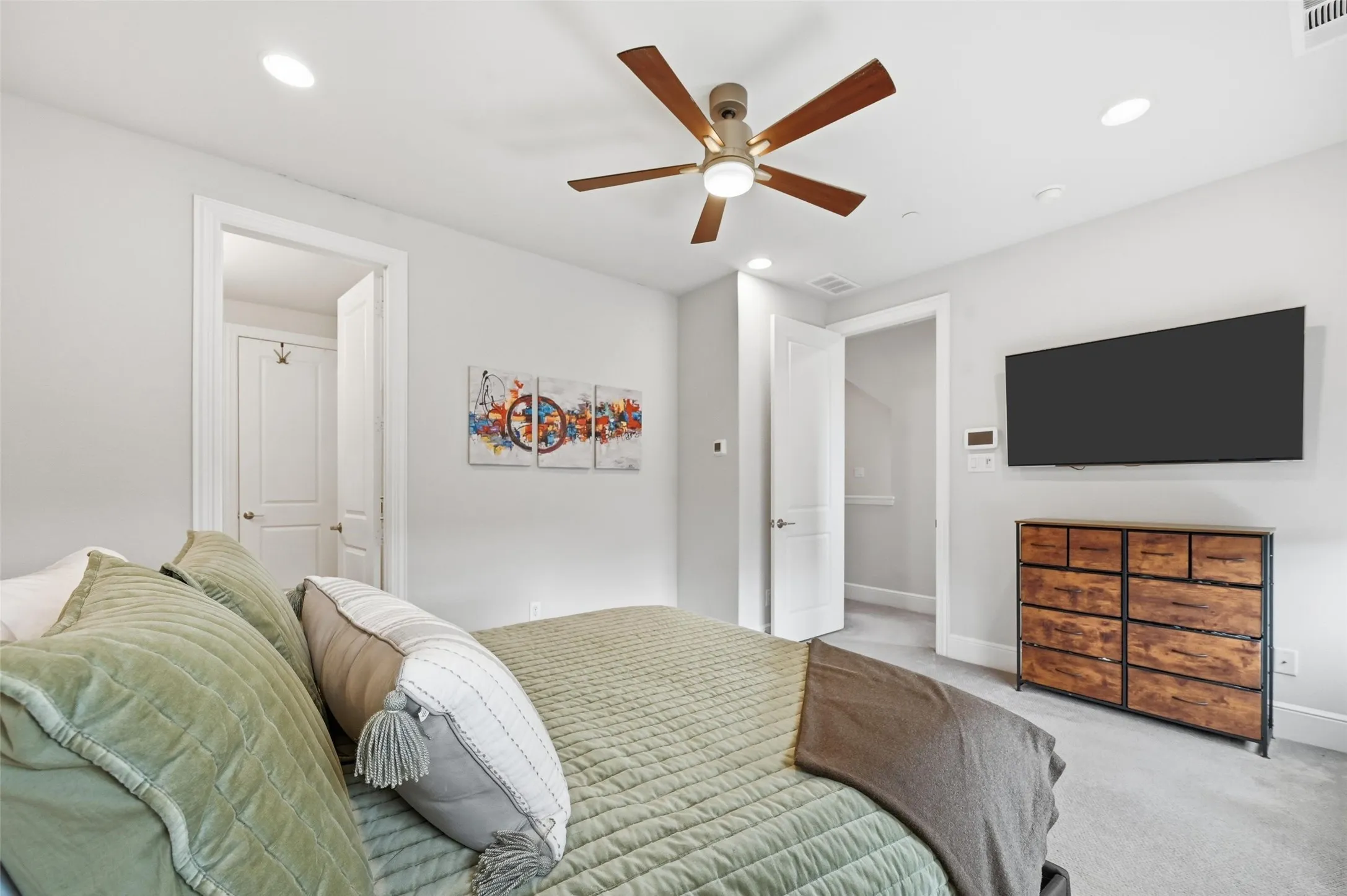 Condominium For Sale in Dallas County , 1900 Caddo Street 2, Dallas, Texas 75204, 2 Bedroom, 3 Bathroom, 2 Garage spaces, 1,450 Sqft, built in 2018, mls#21366588, Real Estate Agent in Dallas, Homes For Sale in Dallas county, Homes For Sale in Dallas, Realtor in Dallas Texas, Real Estate Brokerage Independent Realty Texas, Luminita Cordes Realtor