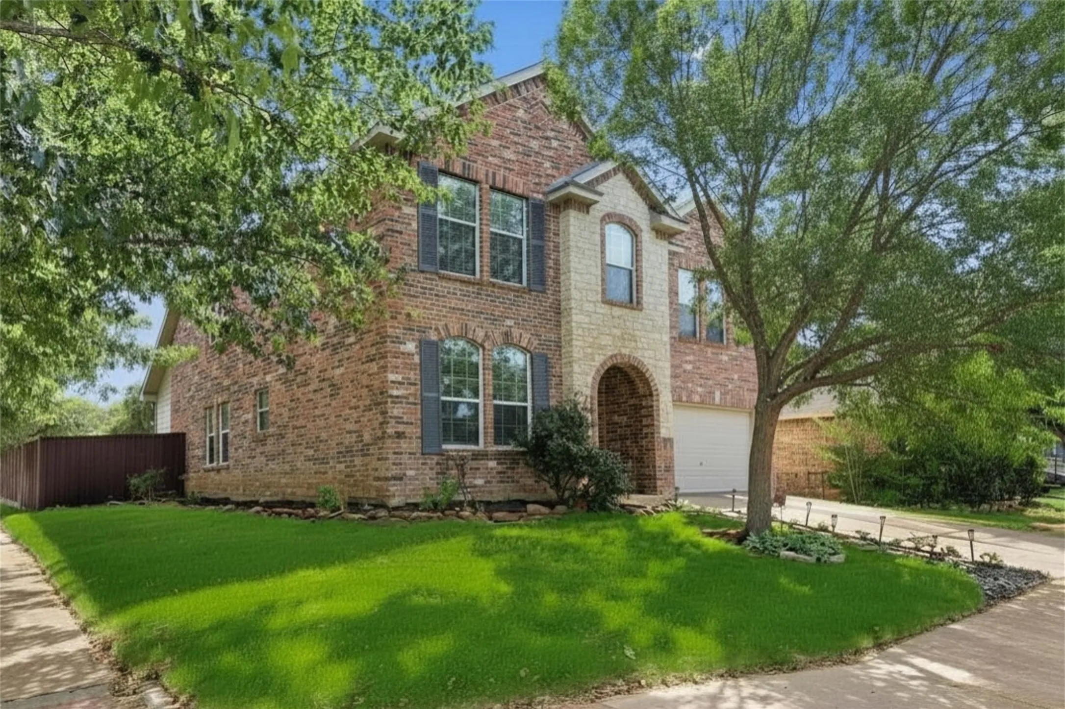 Single Family Residence For Sale in Denton County , 5016 Pebble Beach, Denton, Texas 76208, 4 Bedroom, 3 Bathroom, 2 Garage spaces, 2,729 Sqft, built in 2008, Price $374,900, mls#21366735, Real Estate Agent in Denton, Homes For Sale in Denton county, Homes For Sale in Denton, Realtor in Denton Texas, Real Estate Brokerage Independent Realty Texas, Luminita Cordes Realtor