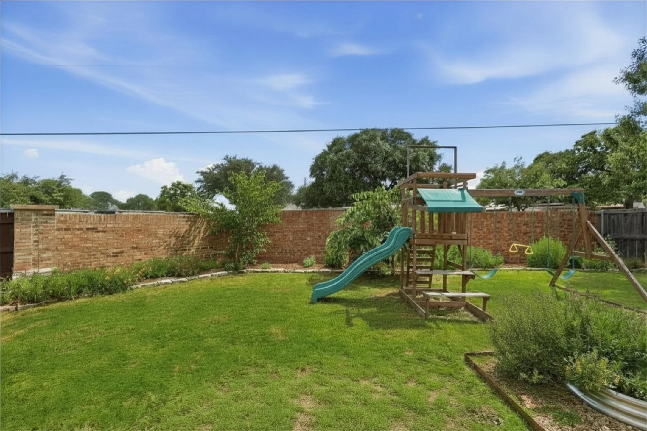 Single Family Residence For Sale in Denton County , 5016 Pebble Beach, Denton, Texas 76208, 4 Bedroom, 3 Bathroom, 2 Garage spaces, 2,729 Sqft, built in 2008, Price $374,900, mls#21366735, Real Estate Agent in Denton, Homes For Sale in Denton county, Homes For Sale in Denton, Realtor in Denton Texas, Real Estate Brokerage Independent Realty Texas, Luminita Cordes Realtor