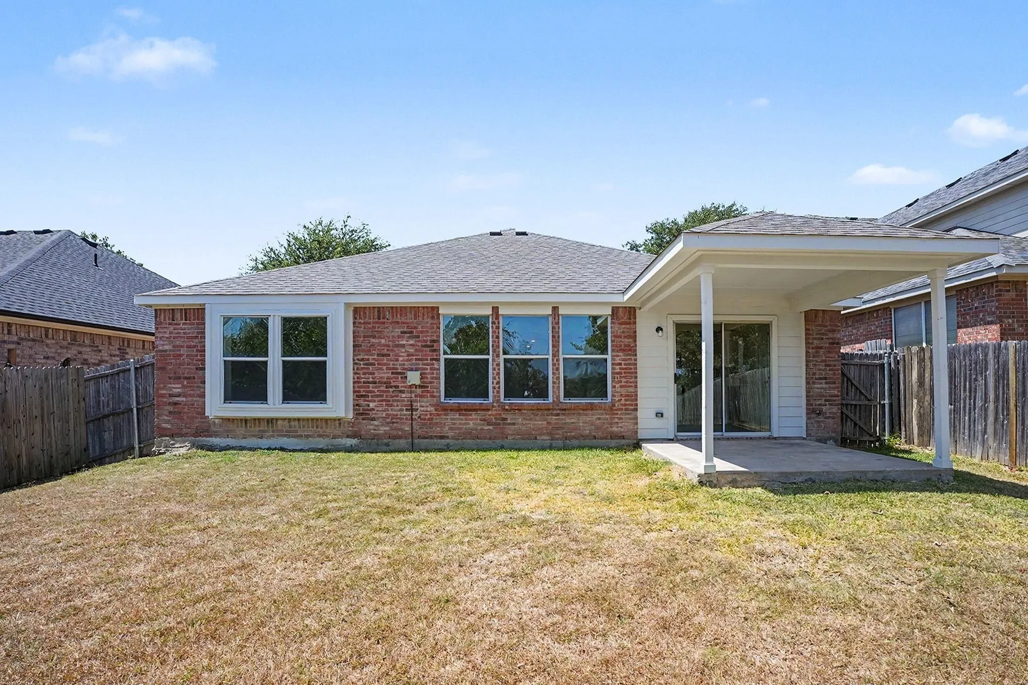Single Family Residence For Sale in Dallas County , 2640 Pioneer Bluffs Road, Balch Springs, Texas 75181, 3 Bedroom, 2 Bathroom, 2 Garage spaces, 1,680 Sqft, built in 2007, mls#21362570, Real Estate Agent in Balch Springs, Homes For Sale in Dallas county, Homes For Sale in Balch Springs, Realtor in Balch Springs Texas, Real Estate Brokerage Independent Realty Texas, Luminita Cordes Realtor