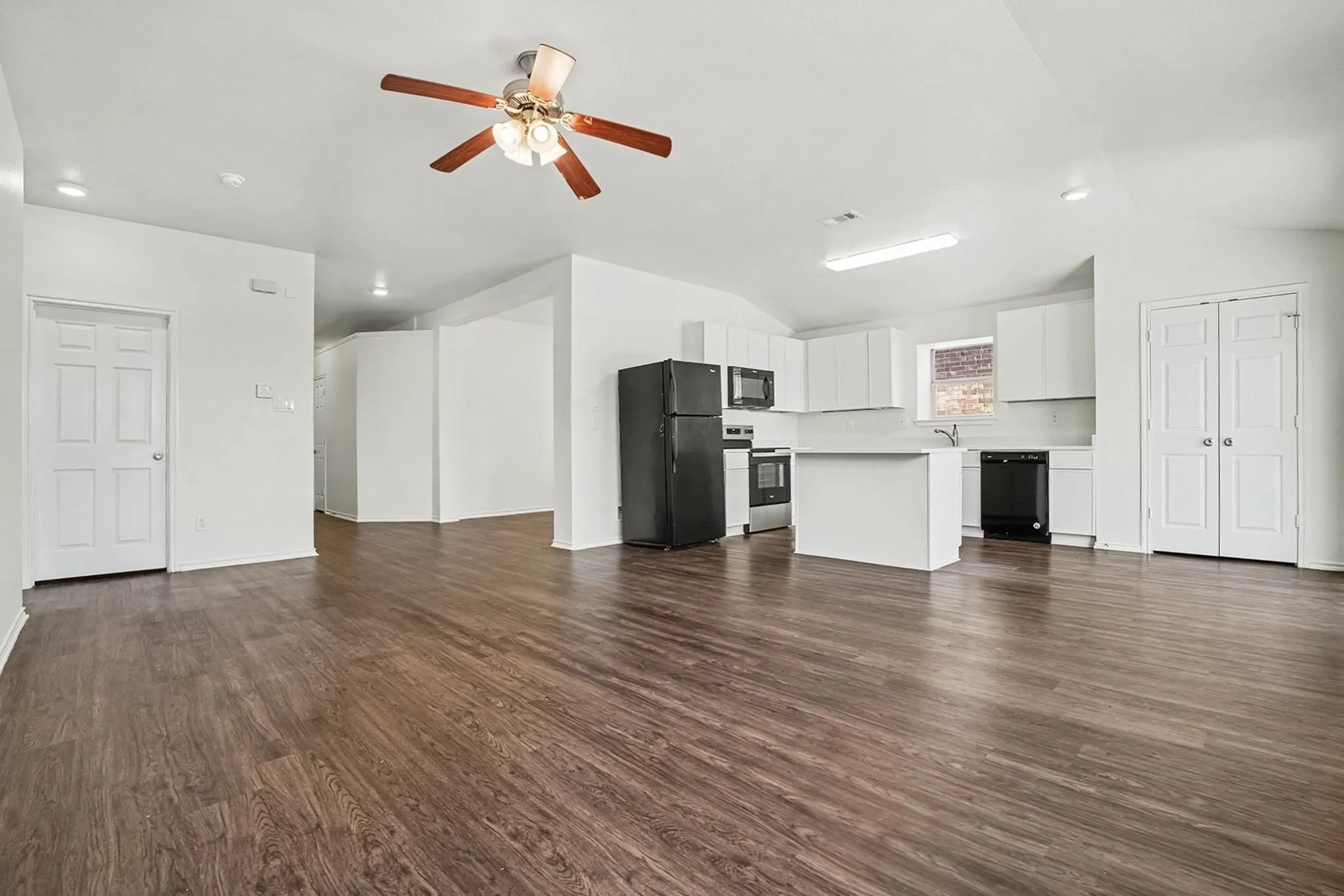 Single Family Residence For Sale in Dallas County , 2640 Pioneer Bluffs Road, Balch Springs, Texas 75181, 3 Bedroom, 2 Bathroom, 2 Garage spaces, 1,680 Sqft, built in 2007, mls#21362570, Real Estate Agent in Balch Springs, Homes For Sale in Dallas county, Homes For Sale in Balch Springs, Realtor in Balch Springs Texas, Real Estate Brokerage Independent Realty Texas, Luminita Cordes Realtor