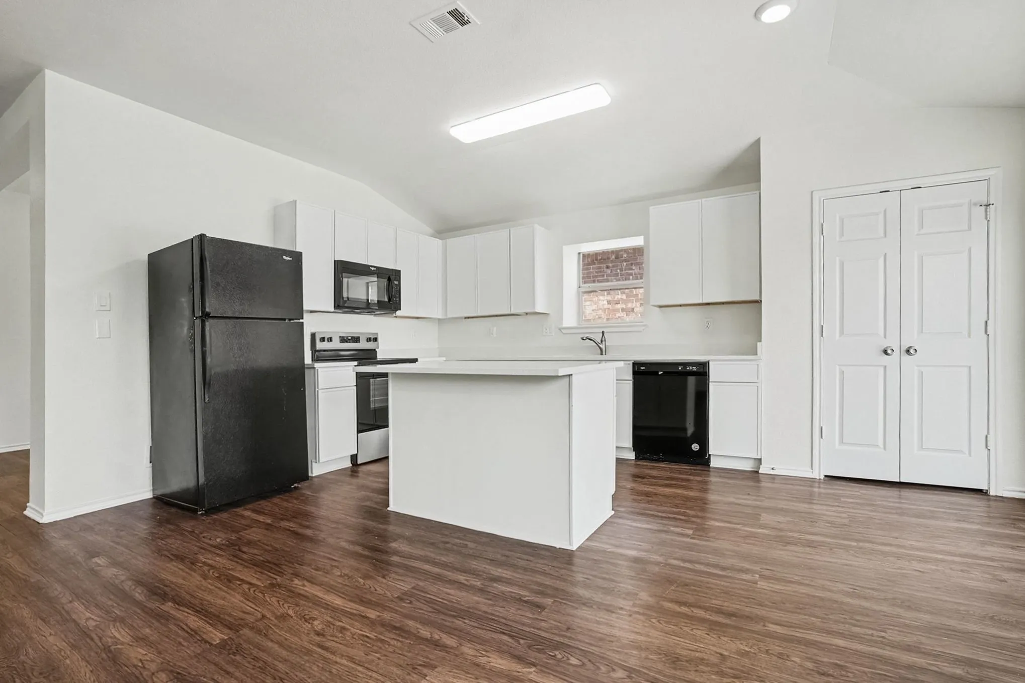 Single Family Residence For Sale in Dallas County , 2640 Pioneer Bluffs Road, Balch Springs, Texas 75181, 3 Bedroom, 2 Bathroom, 2 Garage spaces, 1,680 Sqft, built in 2007, mls#21362570, Real Estate Agent in Balch Springs, Homes For Sale in Dallas county, Homes For Sale in Balch Springs, Realtor in Balch Springs Texas, Real Estate Brokerage Independent Realty Texas, Luminita Cordes Realtor