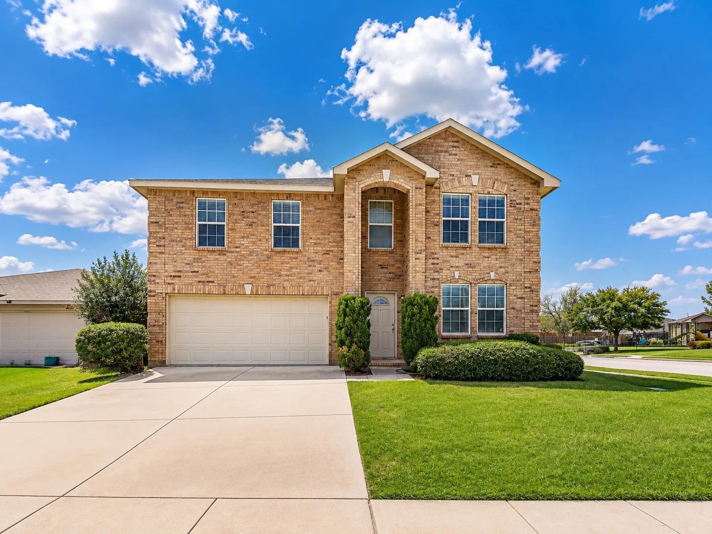 Single Family Residence For Sale in Tarrant County , 4029 Thoroughbred Trail, Fort Worth, Texas 76123, 3 Bedroom, 3 Bathroom, 2 Garage spaces, 2,301 Sqft, built in 2007, Price $279,999, mls#21366737, Real Estate Agent in Fort Worth, Homes For Sale in Tarrant county, Homes For Sale in Fort Worth, Realtor in Fort Worth Texas, Real Estate Brokerage Independent Realty Texas, Luminita Cordes Realtor