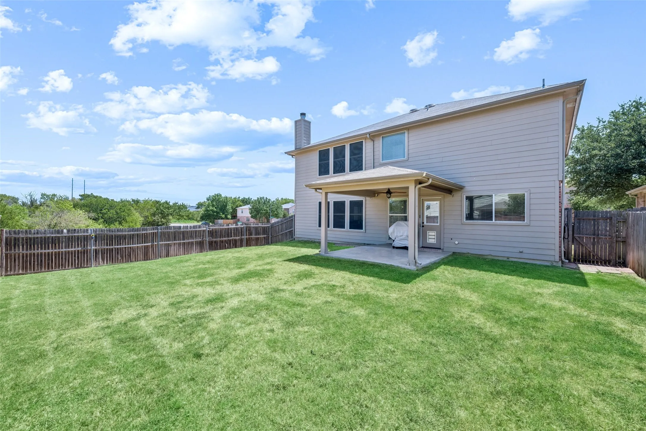 Single Family Residence For Sale in Tarrant County , 3725 Lazy River Ranch Road, Fort Worth, Texas 76262, 4 Bedroom, 3 Bathroom, 2 Garage spaces, 2,773 Sqft, built in 2005, mls#21365374, Real Estate Agent in Fort Worth, Homes For Sale in Tarrant county, Homes For Sale in Fort Worth, Realtor in Fort Worth Texas, Real Estate Brokerage Independent Realty Texas, Luminita Cordes Realtor