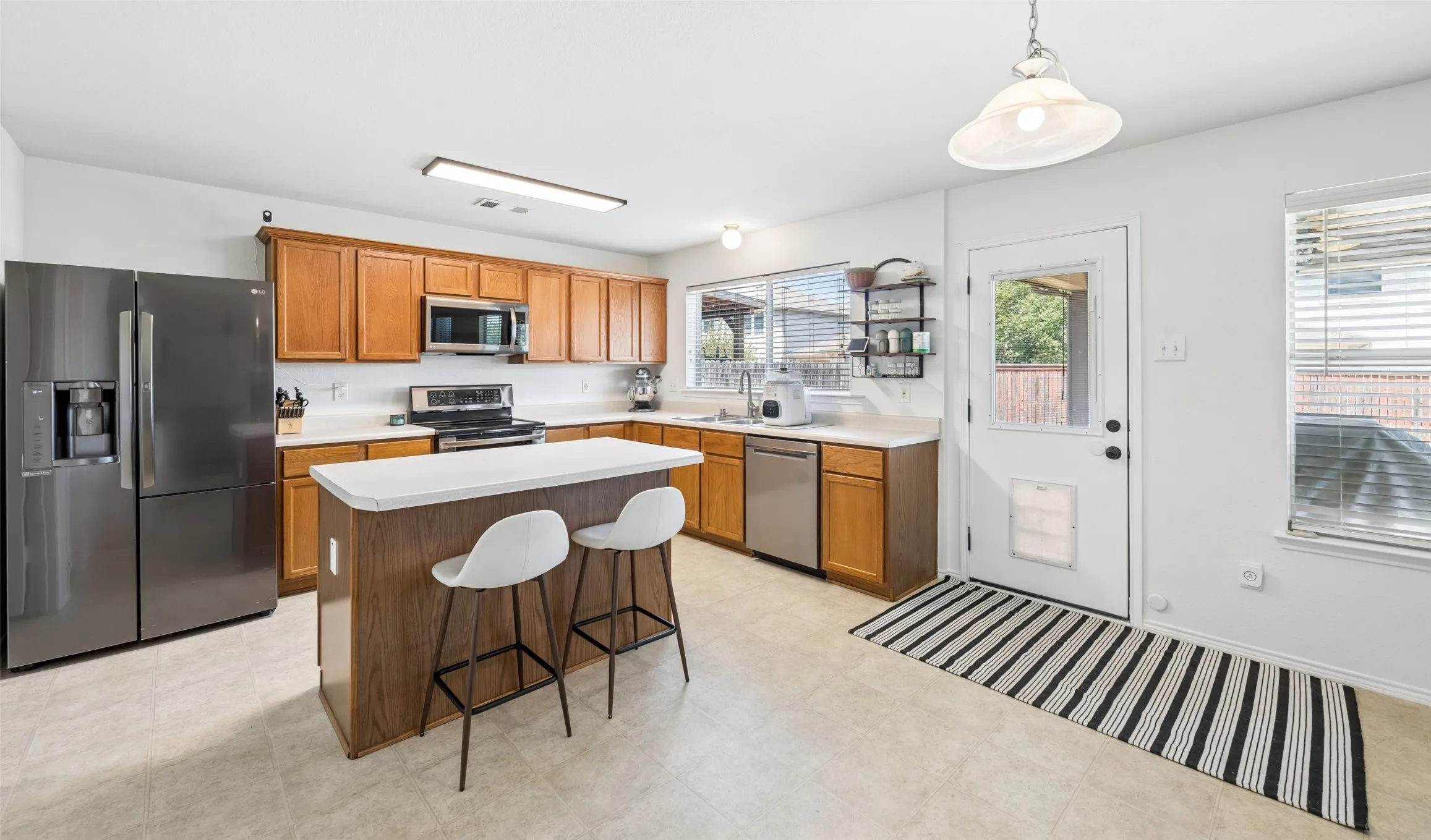 Single Family Residence For Sale in Tarrant County , 3725 Lazy River Ranch Road, Fort Worth, Texas 76262, 4 Bedroom, 3 Bathroom, 2 Garage spaces, 2,773 Sqft, built in 2005, mls#21365374, Real Estate Agent in Fort Worth, Homes For Sale in Tarrant county, Homes For Sale in Fort Worth, Realtor in Fort Worth Texas, Real Estate Brokerage Independent Realty Texas, Luminita Cordes Realtor