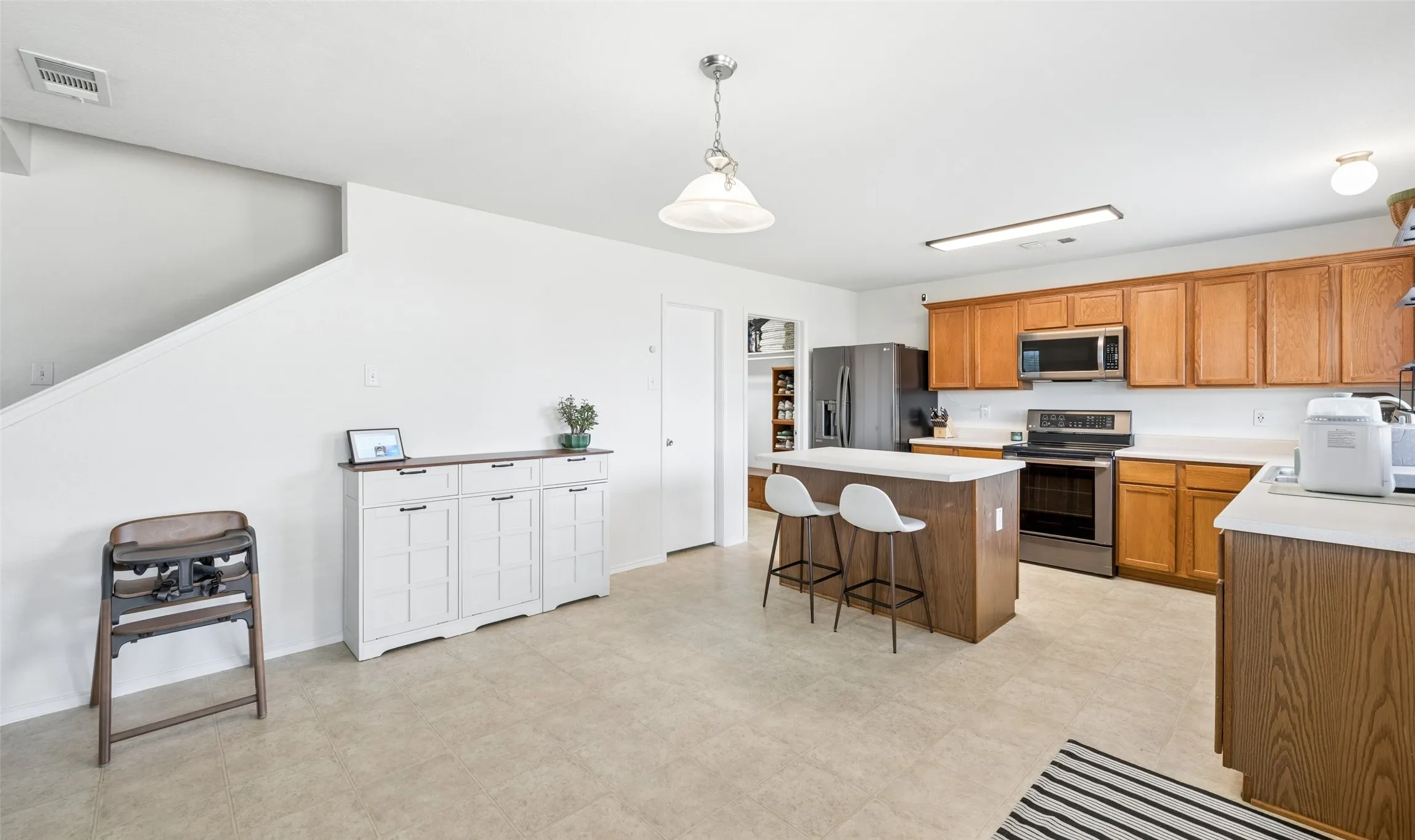 Single Family Residence For Sale in Tarrant County , 3725 Lazy River Ranch Road, Fort Worth, Texas 76262, 4 Bedroom, 3 Bathroom, 2 Garage spaces, 2,773 Sqft, built in 2005, mls#21365374, Real Estate Agent in Fort Worth, Homes For Sale in Tarrant county, Homes For Sale in Fort Worth, Realtor in Fort Worth Texas, Real Estate Brokerage Independent Realty Texas, Luminita Cordes Realtor