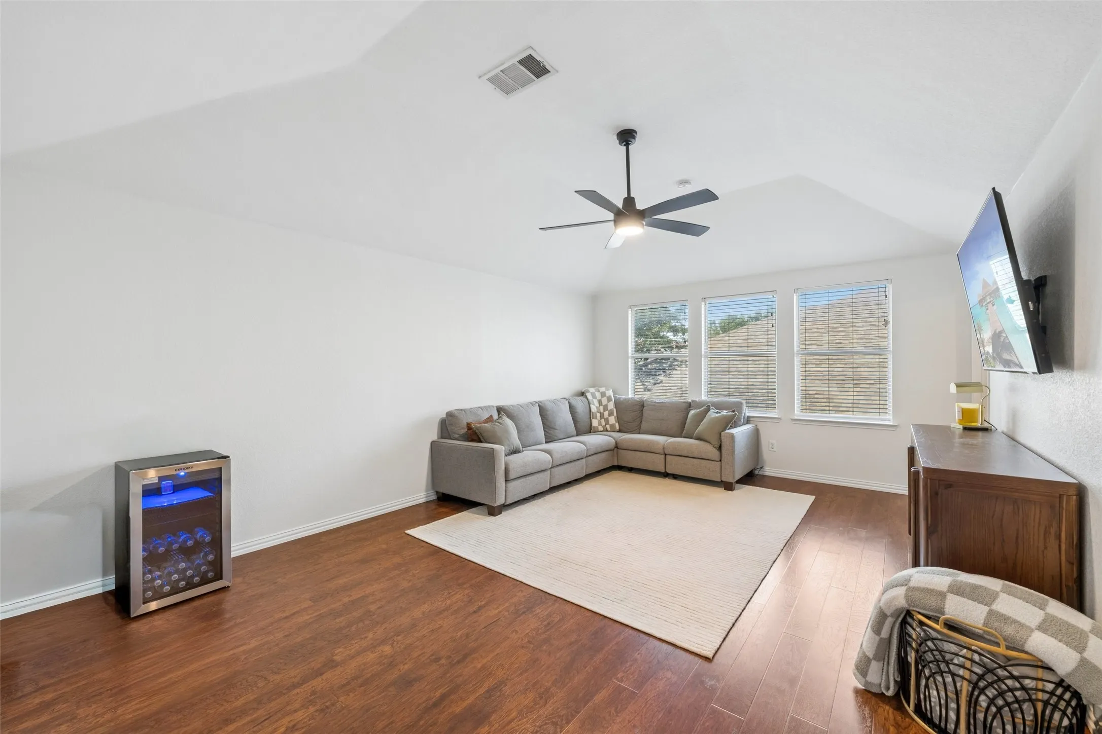 Single Family Residence For Sale in Tarrant County , 3725 Lazy River Ranch Road, Fort Worth, Texas 76262, 4 Bedroom, 3 Bathroom, 2 Garage spaces, 2,773 Sqft, built in 2005, mls#21365374, Real Estate Agent in Fort Worth, Homes For Sale in Tarrant county, Homes For Sale in Fort Worth, Realtor in Fort Worth Texas, Real Estate Brokerage Independent Realty Texas, Luminita Cordes Realtor