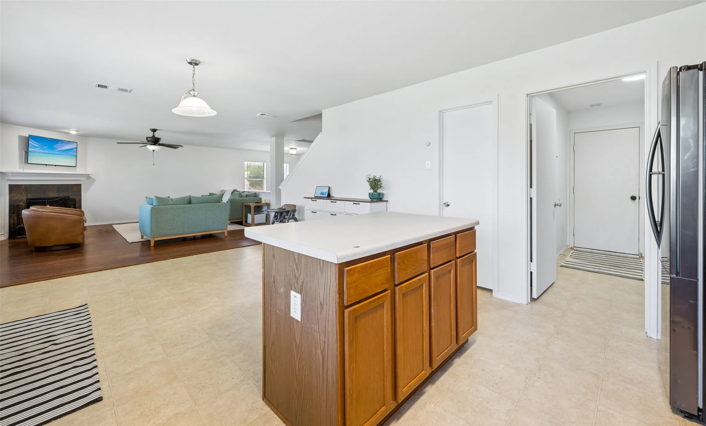 Single Family Residence For Sale in Tarrant County , 3725 Lazy River Ranch Road, Fort Worth, Texas 76262, 4 Bedroom, 3 Bathroom, 2 Garage spaces, 2,773 Sqft, built in 2005, mls#21365374, Real Estate Agent in Fort Worth, Homes For Sale in Tarrant county, Homes For Sale in Fort Worth, Realtor in Fort Worth Texas, Real Estate Brokerage Independent Realty Texas, Luminita Cordes Realtor