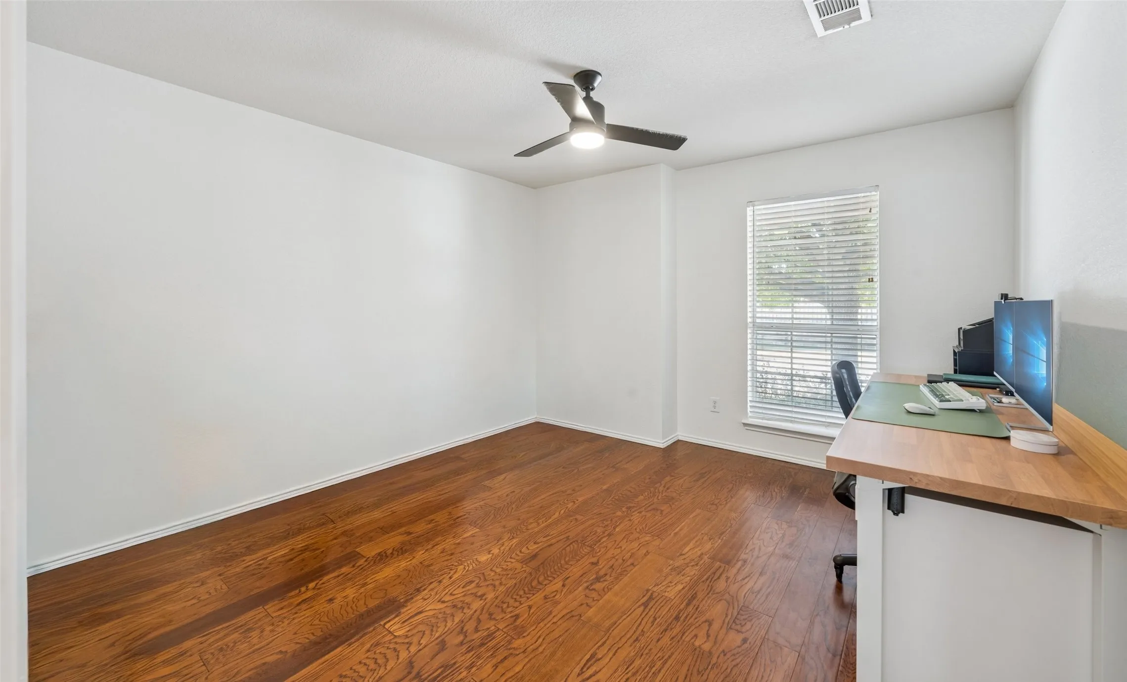Single Family Residence For Sale in Tarrant County , 3725 Lazy River Ranch Road, Fort Worth, Texas 76262, 4 Bedroom, 3 Bathroom, 2 Garage spaces, 2,773 Sqft, built in 2005, mls#21365374, Real Estate Agent in Fort Worth, Homes For Sale in Tarrant county, Homes For Sale in Fort Worth, Realtor in Fort Worth Texas, Real Estate Brokerage Independent Realty Texas, Luminita Cordes Realtor