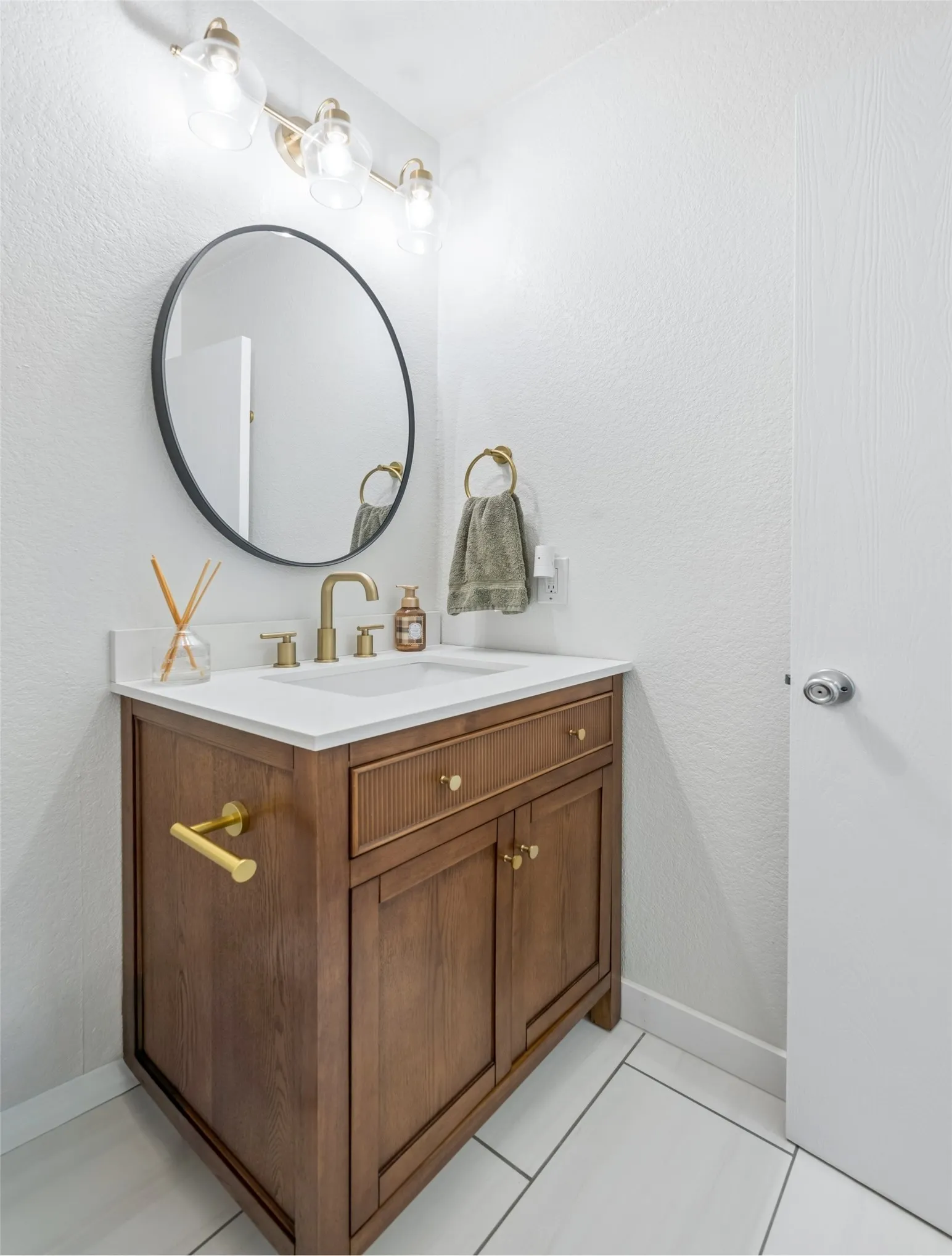 Single Family Residence For Sale in Tarrant County , 3725 Lazy River Ranch Road, Fort Worth, Texas 76262, 4 Bedroom, 3 Bathroom, 2 Garage spaces, 2,773 Sqft, built in 2005, mls#21365374, Real Estate Agent in Fort Worth, Homes For Sale in Tarrant county, Homes For Sale in Fort Worth, Realtor in Fort Worth Texas, Real Estate Brokerage Independent Realty Texas, Luminita Cordes Realtor