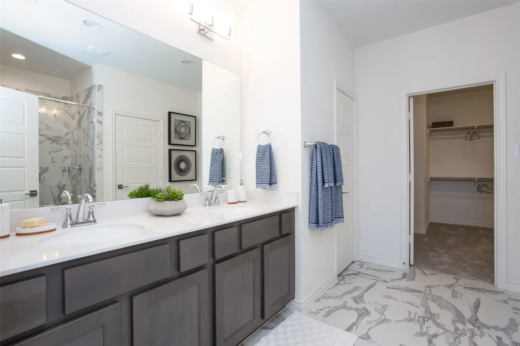 Townhouse For Rent in Tarrant County , 2803 Stanley Avenue, Fort Worth, Texas 76110, 3 Bedroom, 3 Bathroom, 2 Garage spaces, 1,906 Sqft, built in 2021, mls#21366741, Real Estate Agent in Fort Worth, Homes For Rent in Tarrant county, Homes For Rent in Fort Worth, Realtor in Fort Worth Texas, Real Estate Brokerage Independent Realty Texas, Luminita Cordes Realtor