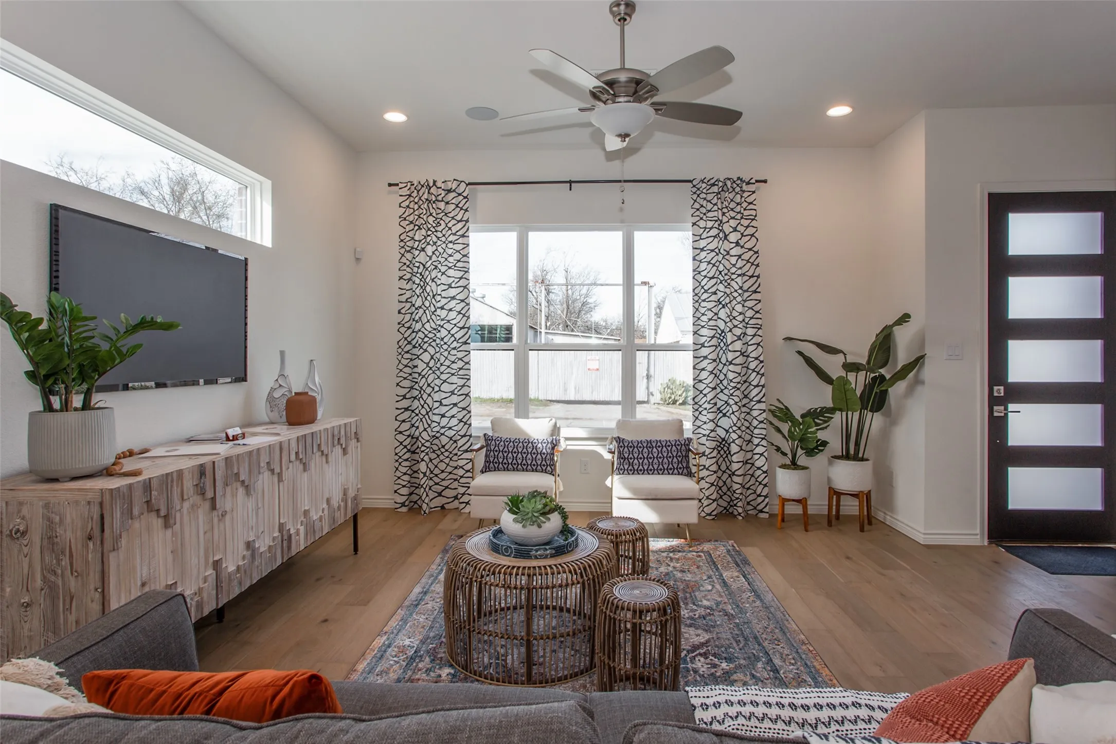Townhouse For Rent in Tarrant County , 2803 Stanley Avenue, Fort Worth, Texas 76110, 3 Bedroom, 3 Bathroom, 2 Garage spaces, 1,906 Sqft, built in 2021, mls#21366741, Real Estate Agent in Fort Worth, Homes For Rent in Tarrant county, Homes For Rent in Fort Worth, Realtor in Fort Worth Texas, Real Estate Brokerage Independent Realty Texas, Luminita Cordes Realtor