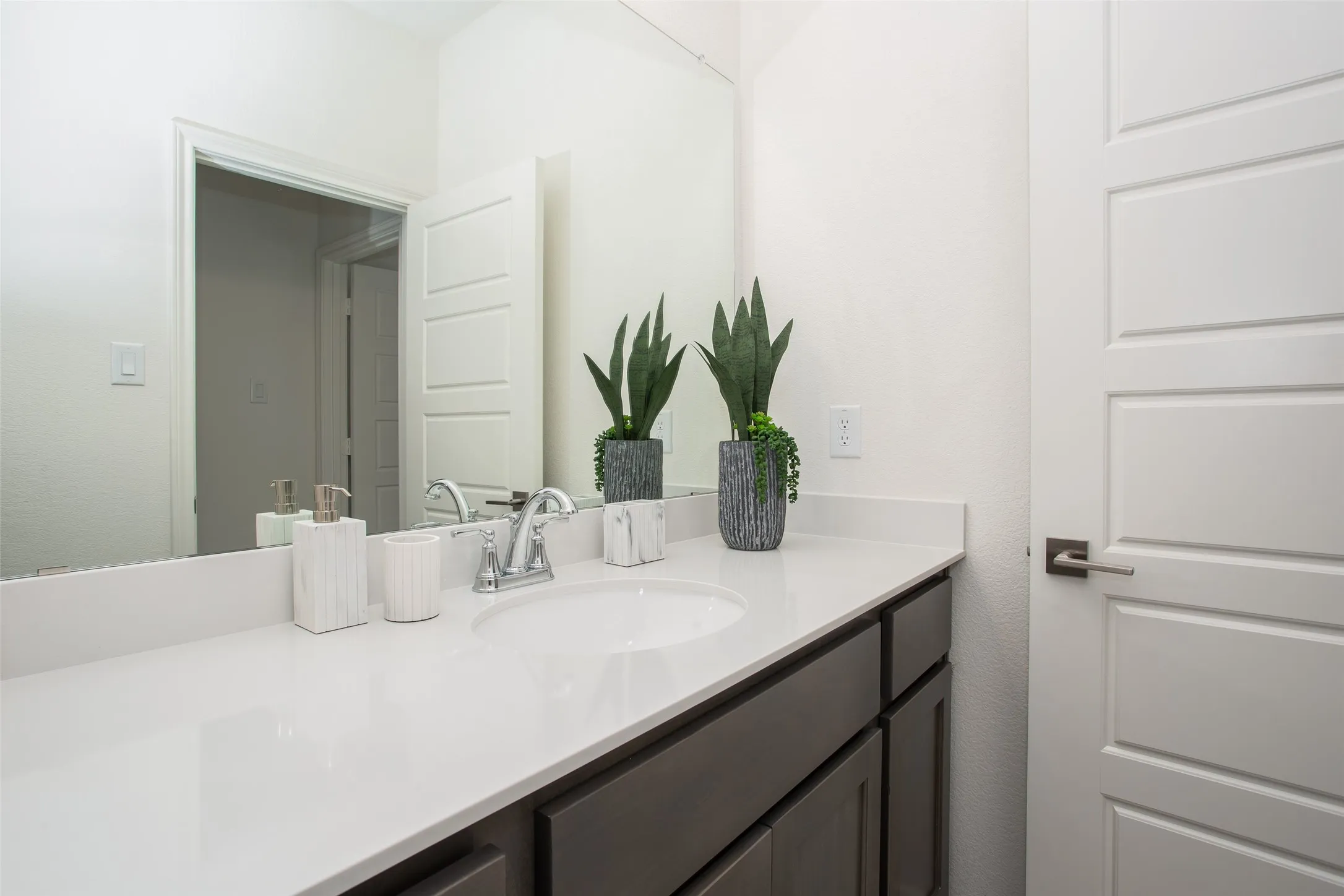 Townhouse For Rent in Tarrant County , 2803 Stanley Avenue, Fort Worth, Texas 76110, 3 Bedroom, 3 Bathroom, 2 Garage spaces, 1,906 Sqft, built in 2021, mls#21366741, Real Estate Agent in Fort Worth, Homes For Rent in Tarrant county, Homes For Rent in Fort Worth, Realtor in Fort Worth Texas, Real Estate Brokerage Independent Realty Texas, Luminita Cordes Realtor