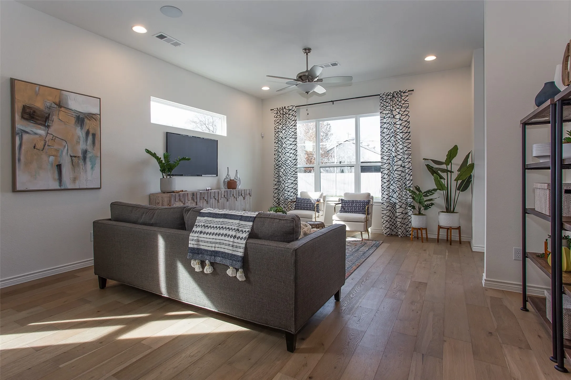 Townhouse For Rent in Tarrant County , 2803 Stanley Avenue, Fort Worth, Texas 76110, 3 Bedroom, 3 Bathroom, 2 Garage spaces, 1,906 Sqft, built in 2021, mls#21366741, Real Estate Agent in Fort Worth, Homes For Rent in Tarrant county, Homes For Rent in Fort Worth, Realtor in Fort Worth Texas, Real Estate Brokerage Independent Realty Texas, Luminita Cordes Realtor