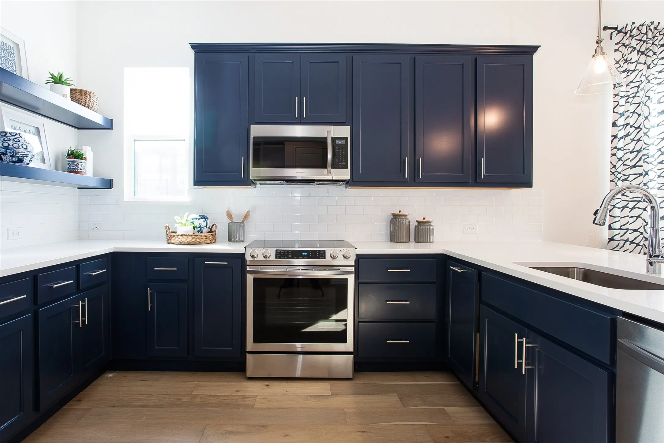 Townhouse For Rent in Tarrant County , 2803 Stanley Avenue, Fort Worth, Texas 76110, 3 Bedroom, 3 Bathroom, 2 Garage spaces, 1,906 Sqft, built in 2021, mls#21366741, Real Estate Agent in Fort Worth, Homes For Rent in Tarrant county, Homes For Rent in Fort Worth, Realtor in Fort Worth Texas, Real Estate Brokerage Independent Realty Texas, Luminita Cordes Realtor