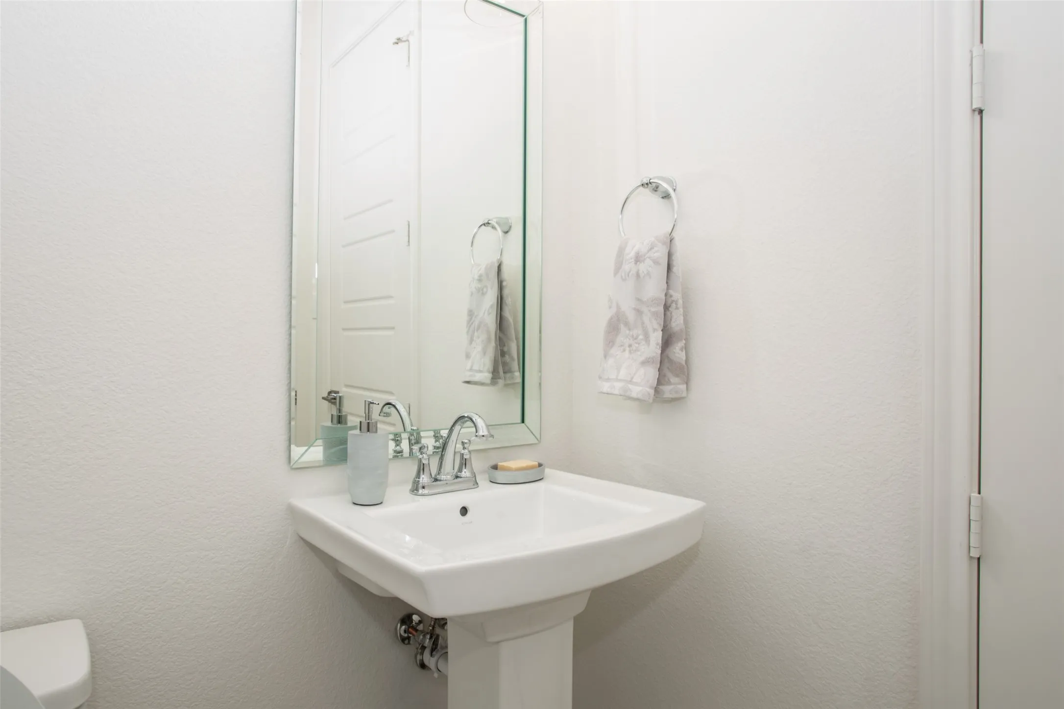 Townhouse For Rent in Tarrant County , 2803 Stanley Avenue, Fort Worth, Texas 76110, 3 Bedroom, 3 Bathroom, 2 Garage spaces, 1,906 Sqft, built in 2021, mls#21366741, Real Estate Agent in Fort Worth, Homes For Rent in Tarrant county, Homes For Rent in Fort Worth, Realtor in Fort Worth Texas, Real Estate Brokerage Independent Realty Texas, Luminita Cordes Realtor