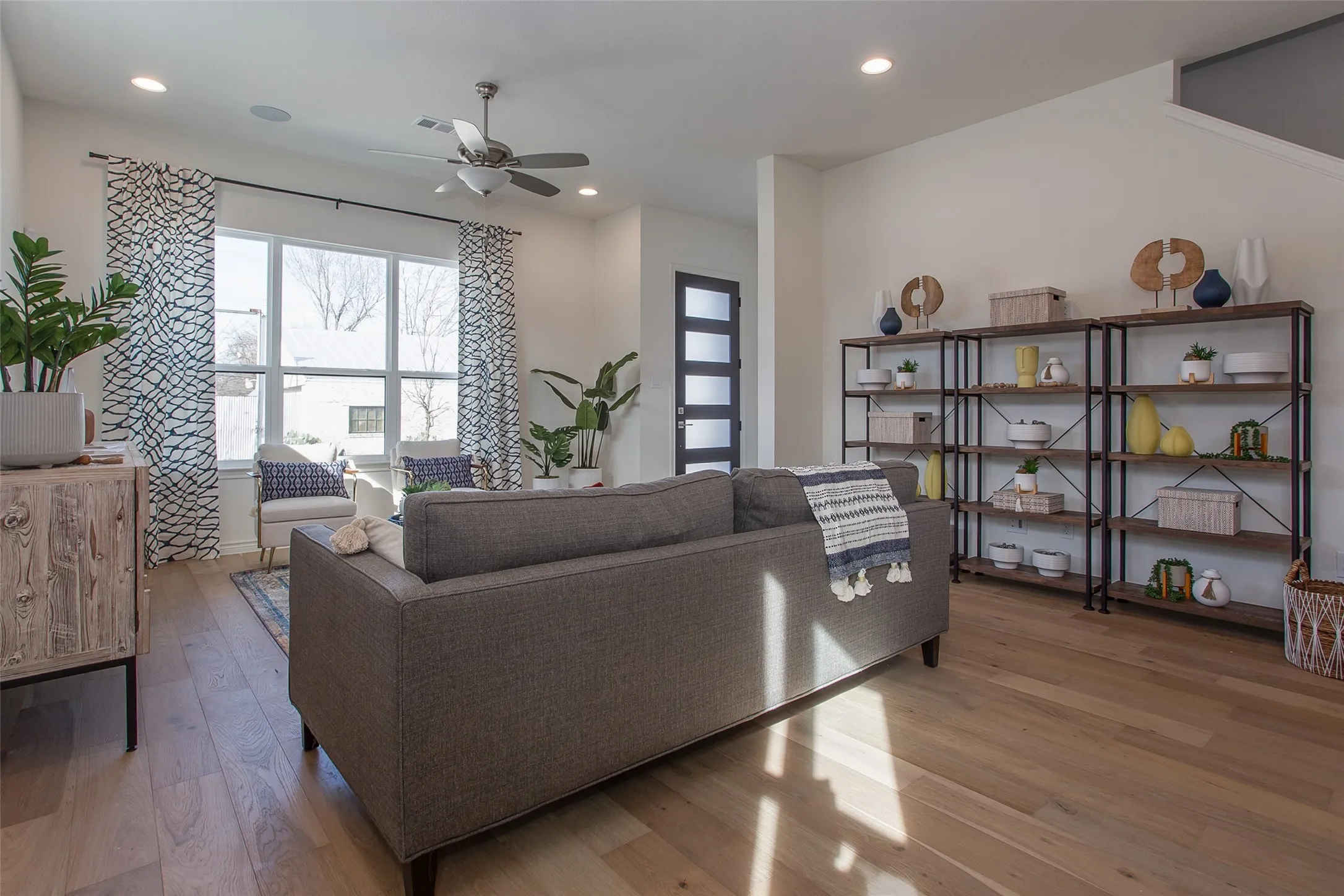 Townhouse For Rent in Tarrant County , 2803 Stanley Avenue, Fort Worth, Texas 76110, 3 Bedroom, 3 Bathroom, 2 Garage spaces, 1,906 Sqft, built in 2021, mls#21366741, Real Estate Agent in Fort Worth, Homes For Rent in Tarrant county, Homes For Rent in Fort Worth, Realtor in Fort Worth Texas, Real Estate Brokerage Independent Realty Texas, Luminita Cordes Realtor