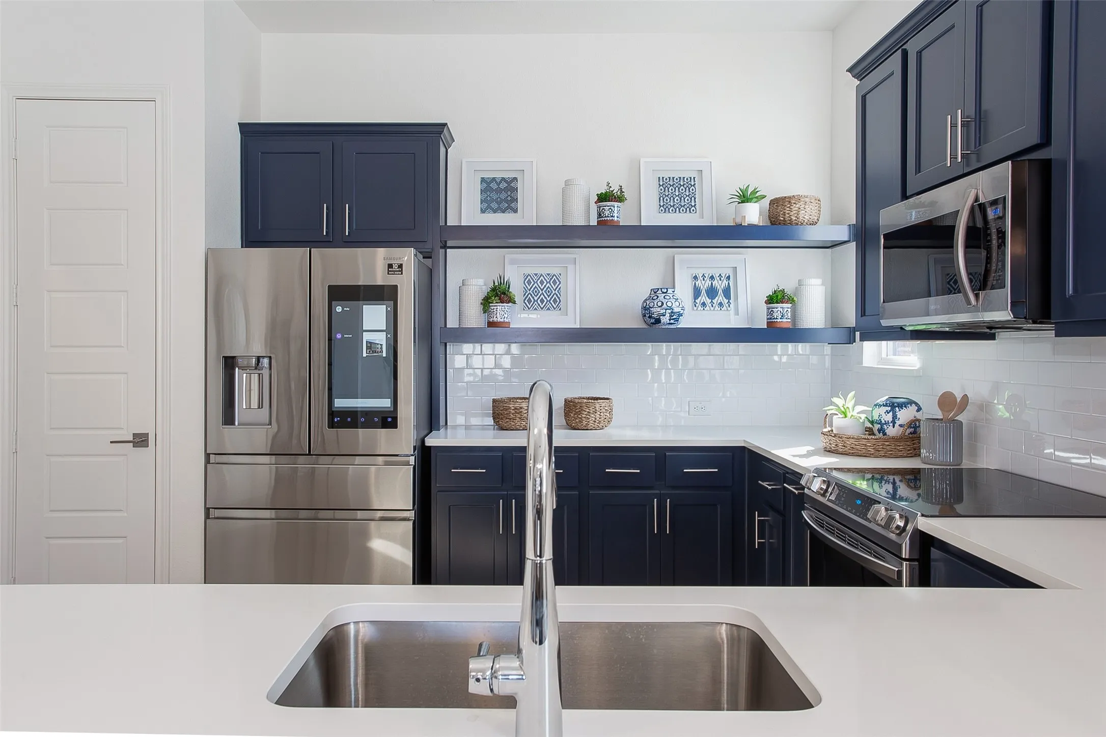 Townhouse For Rent in Tarrant County , 2803 Stanley Avenue, Fort Worth, Texas 76110, 3 Bedroom, 3 Bathroom, 2 Garage spaces, 1,906 Sqft, built in 2021, mls#21366741, Real Estate Agent in Fort Worth, Homes For Rent in Tarrant county, Homes For Rent in Fort Worth, Realtor in Fort Worth Texas, Real Estate Brokerage Independent Realty Texas, Luminita Cordes Realtor