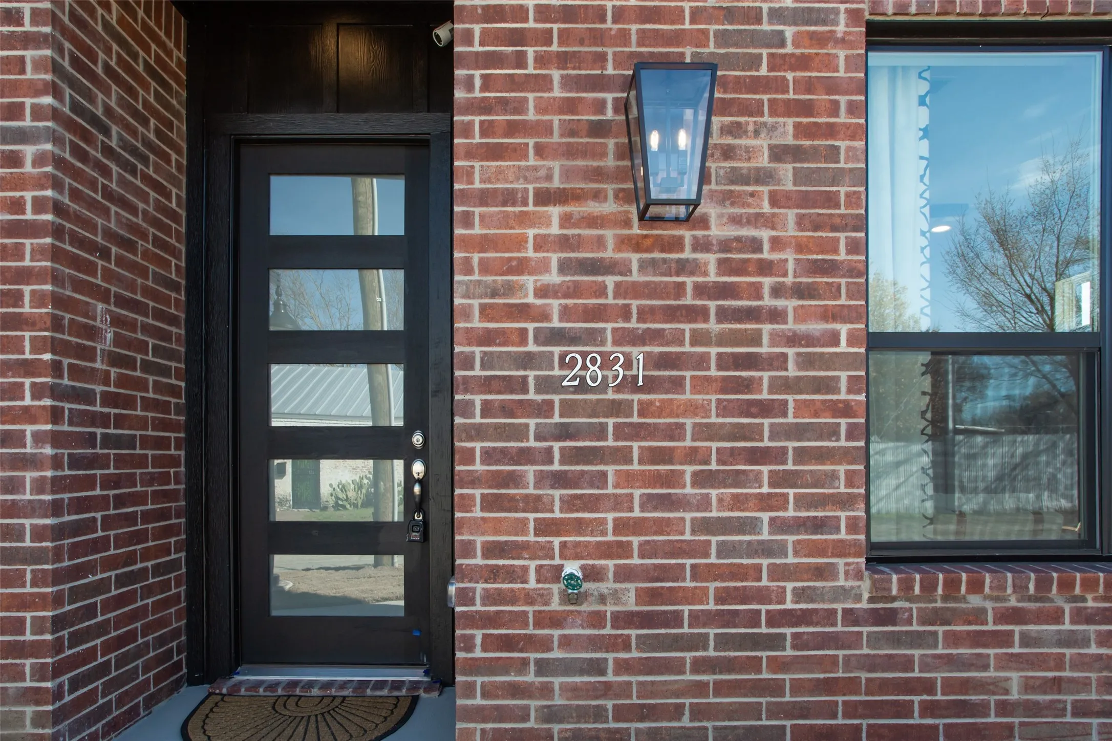Townhouse For Rent in Tarrant County , 2803 Stanley Avenue, Fort Worth, Texas 76110, 3 Bedroom, 3 Bathroom, 2 Garage spaces, 1,906 Sqft, built in 2021, mls#21366741, Real Estate Agent in Fort Worth, Homes For Rent in Tarrant county, Homes For Rent in Fort Worth, Realtor in Fort Worth Texas, Real Estate Brokerage Independent Realty Texas, Luminita Cordes Realtor
