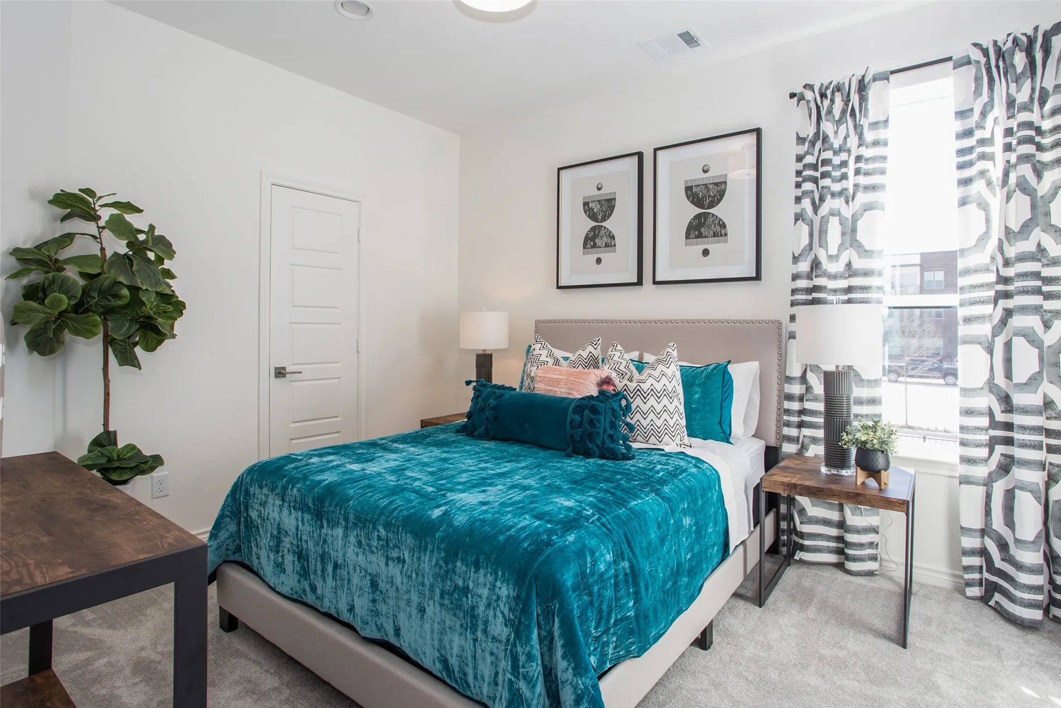 Townhouse For Rent in Tarrant County , 2803 Stanley Avenue, Fort Worth, Texas 76110, 3 Bedroom, 3 Bathroom, 2 Garage spaces, 1,906 Sqft, built in 2021, mls#21366741, Real Estate Agent in Fort Worth, Homes For Rent in Tarrant county, Homes For Rent in Fort Worth, Realtor in Fort Worth Texas, Real Estate Brokerage Independent Realty Texas, Luminita Cordes Realtor