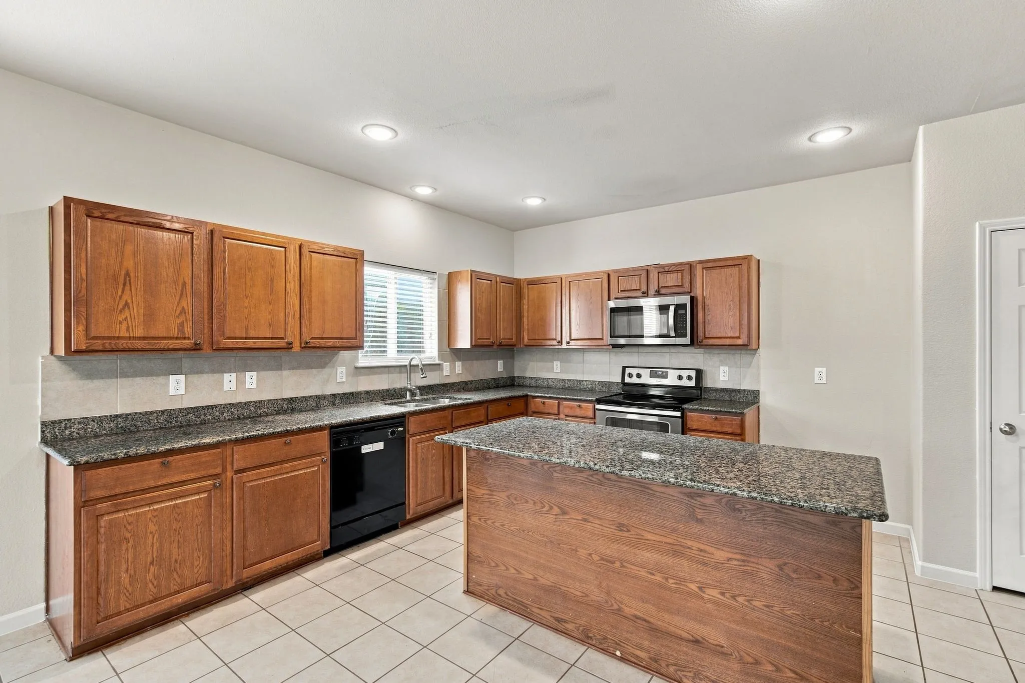 Single Family Residence For Sale in Tarrant County , 2332 Angoni Way, Fort Worth, Texas 76131, 4 Bedroom, 2 Bathroom, 2 Garage spaces, 2,136 Sqft, built in 2012, mls#21366749, Real Estate Agent in Fort Worth, Homes For Sale in Tarrant county, Homes For Sale in Fort Worth, Realtor in Fort Worth Texas, Real Estate Brokerage Independent Realty Texas, Luminita Cordes Realtor