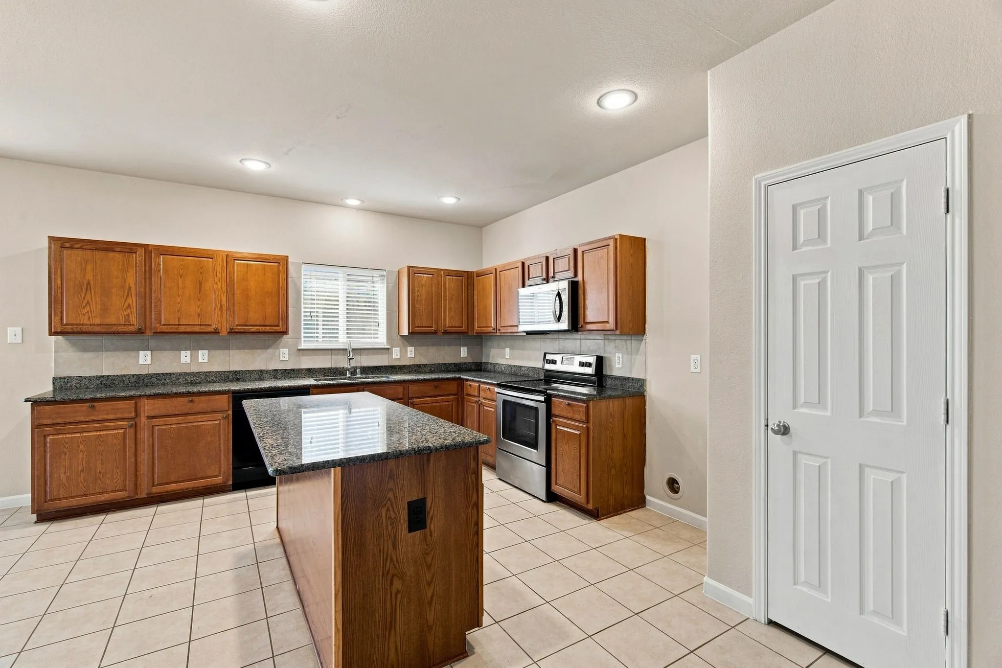 Single Family Residence For Sale in Tarrant County , 2332 Angoni Way, Fort Worth, Texas 76131, 4 Bedroom, 2 Bathroom, 2 Garage spaces, 2,136 Sqft, built in 2012, mls#21366749, Real Estate Agent in Fort Worth, Homes For Sale in Tarrant county, Homes For Sale in Fort Worth, Realtor in Fort Worth Texas, Real Estate Brokerage Independent Realty Texas, Luminita Cordes Realtor