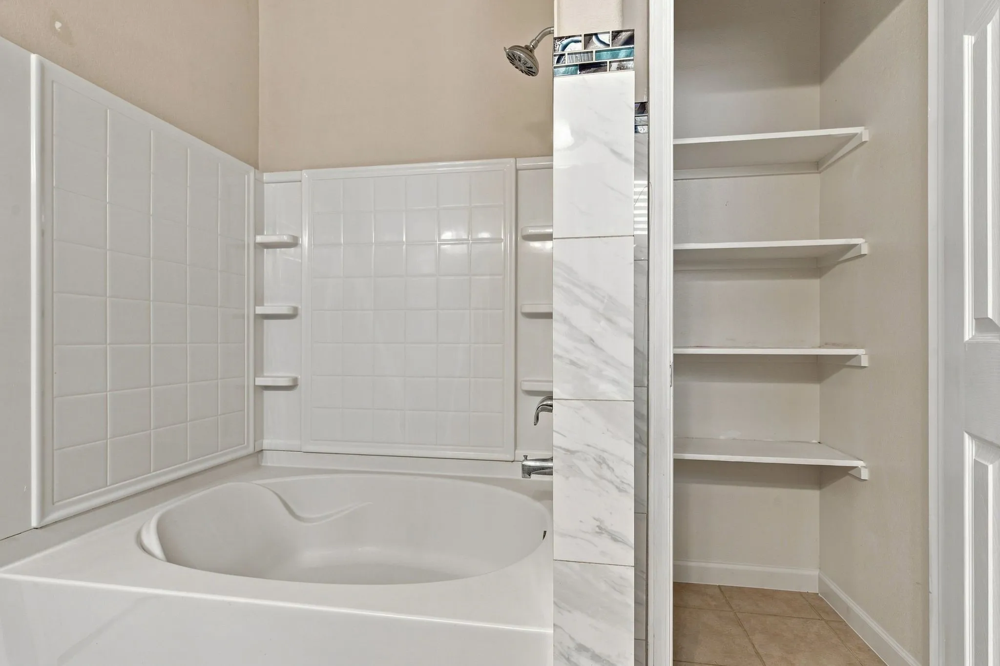 Single Family Residence For Sale in Tarrant County , 2332 Angoni Way, Fort Worth, Texas 76131, 4 Bedroom, 2 Bathroom, 2 Garage spaces, 2,136 Sqft, built in 2012, mls#21366749, Real Estate Agent in Fort Worth, Homes For Sale in Tarrant county, Homes For Sale in Fort Worth, Realtor in Fort Worth Texas, Real Estate Brokerage Independent Realty Texas, Luminita Cordes Realtor