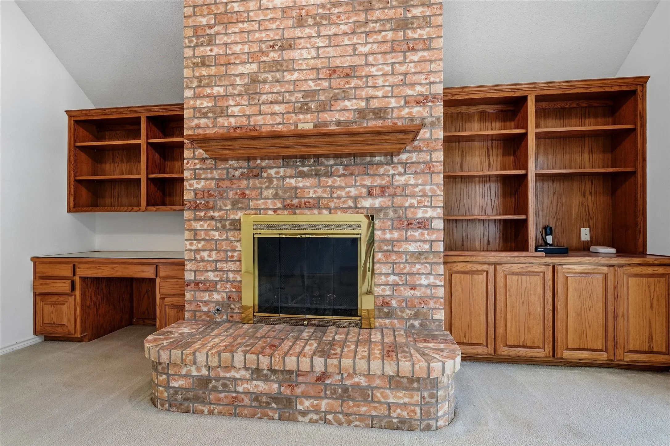 Single Family Residence For Sale in Grayson County , 2416 Jolinda Lane, Whitesboro, Texas 76273, 3 Bedroom, 2 Bathroom, 3 Garage spaces, 2,078 Sqft, built in 1996, mls#21357453, Real Estate Agent in Whitesboro, Homes For Sale in Grayson county, Homes For Sale in Whitesboro, Realtor in Whitesboro Texas, Real Estate Brokerage Independent Realty Texas, Luminita Cordes Realtor