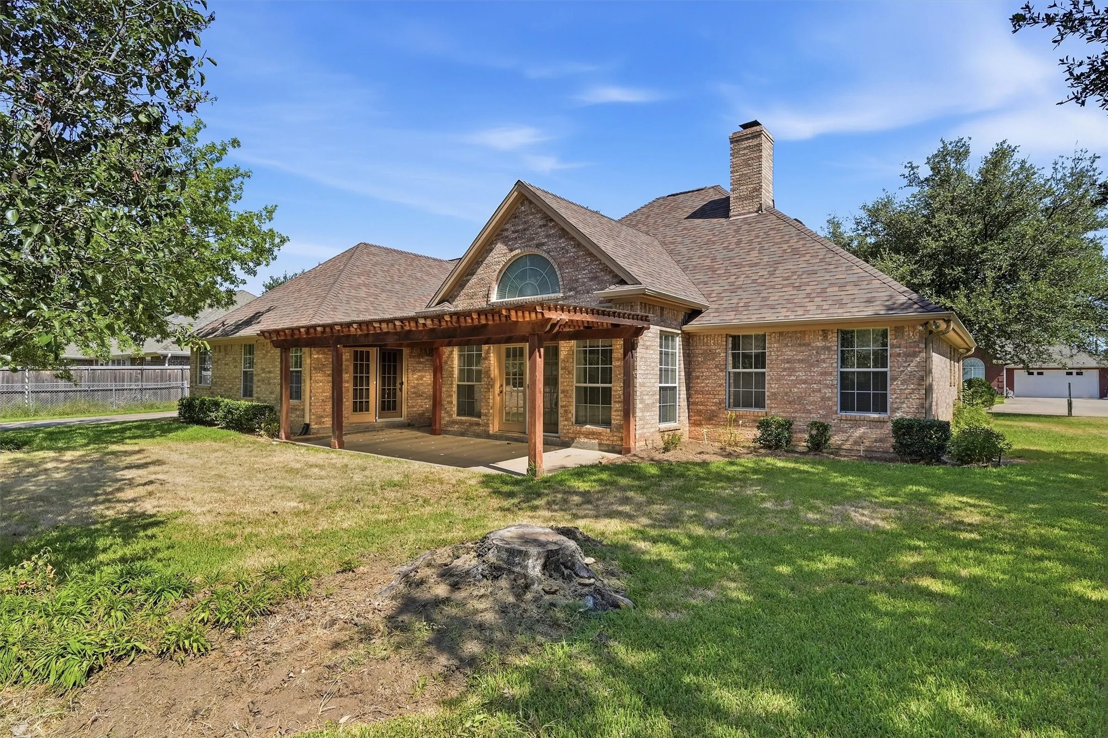 Single Family Residence For Sale in Grayson County , 2416 Jolinda Lane, Whitesboro, Texas 76273, 3 Bedroom, 2 Bathroom, 3 Garage spaces, 2,078 Sqft, built in 1996, mls#21357453, Real Estate Agent in Whitesboro, Homes For Sale in Grayson county, Homes For Sale in Whitesboro, Realtor in Whitesboro Texas, Real Estate Brokerage Independent Realty Texas, Luminita Cordes Realtor