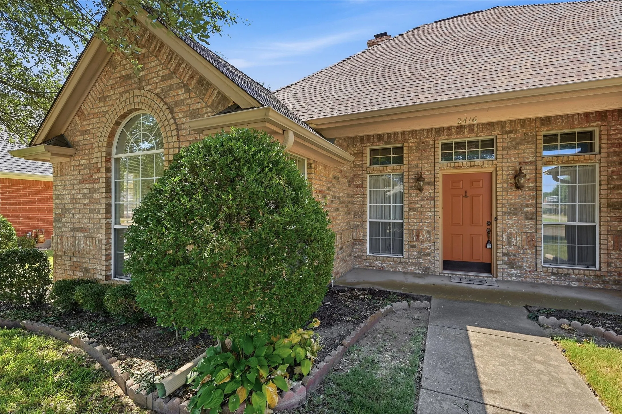 Single Family Residence For Sale in Grayson County , 2416 Jolinda Lane, Whitesboro, Texas 76273, 3 Bedroom, 2 Bathroom, 3 Garage spaces, 2,078 Sqft, built in 1996, mls#21357453, Real Estate Agent in Whitesboro, Homes For Sale in Grayson county, Homes For Sale in Whitesboro, Realtor in Whitesboro Texas, Real Estate Brokerage Independent Realty Texas, Luminita Cordes Realtor