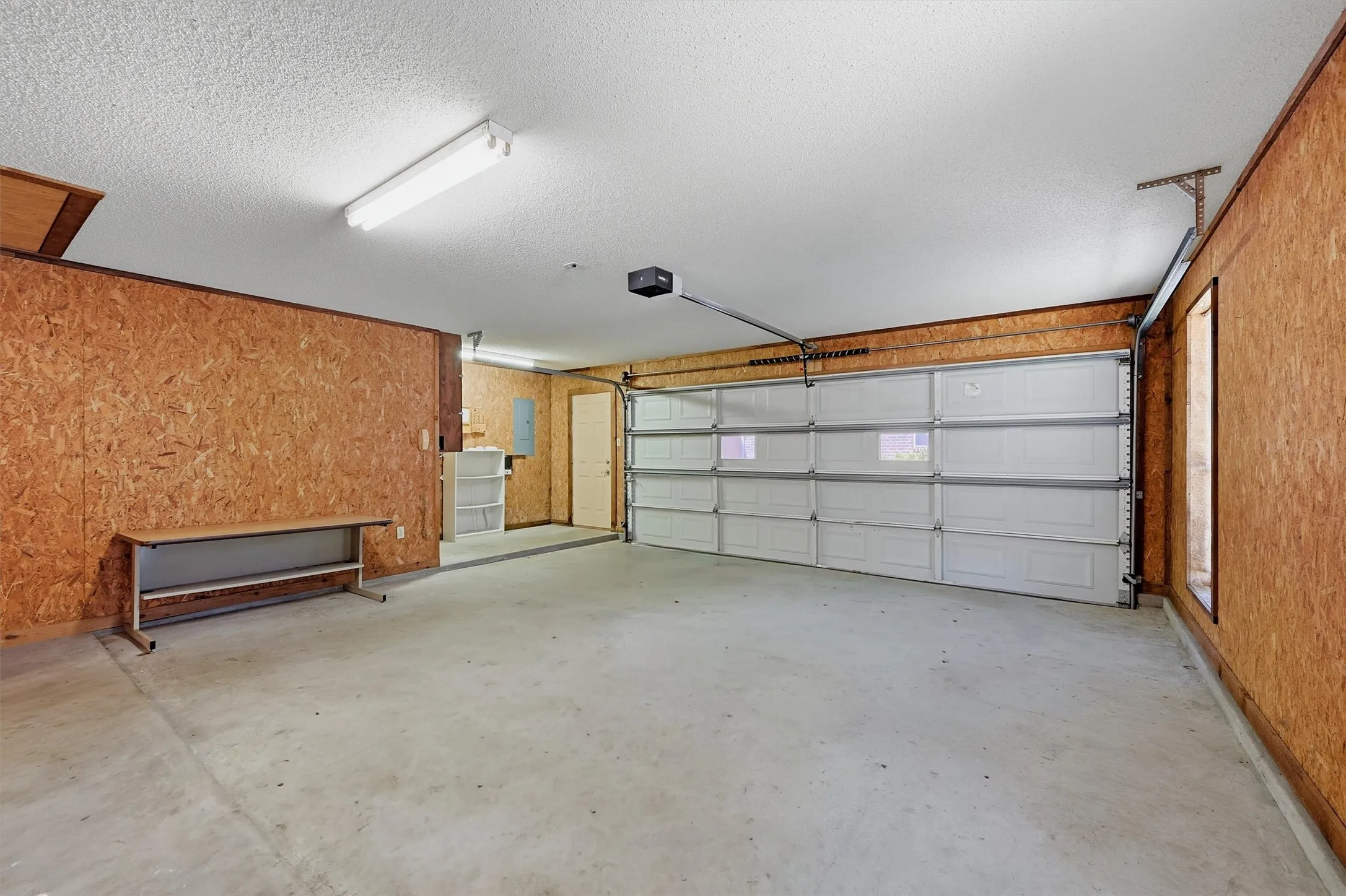Single Family Residence For Sale in Grayson County , 2416 Jolinda Lane, Whitesboro, Texas 76273, 3 Bedroom, 2 Bathroom, 3 Garage spaces, 2,078 Sqft, built in 1996, mls#21357453, Real Estate Agent in Whitesboro, Homes For Sale in Grayson county, Homes For Sale in Whitesboro, Realtor in Whitesboro Texas, Real Estate Brokerage Independent Realty Texas, Luminita Cordes Realtor