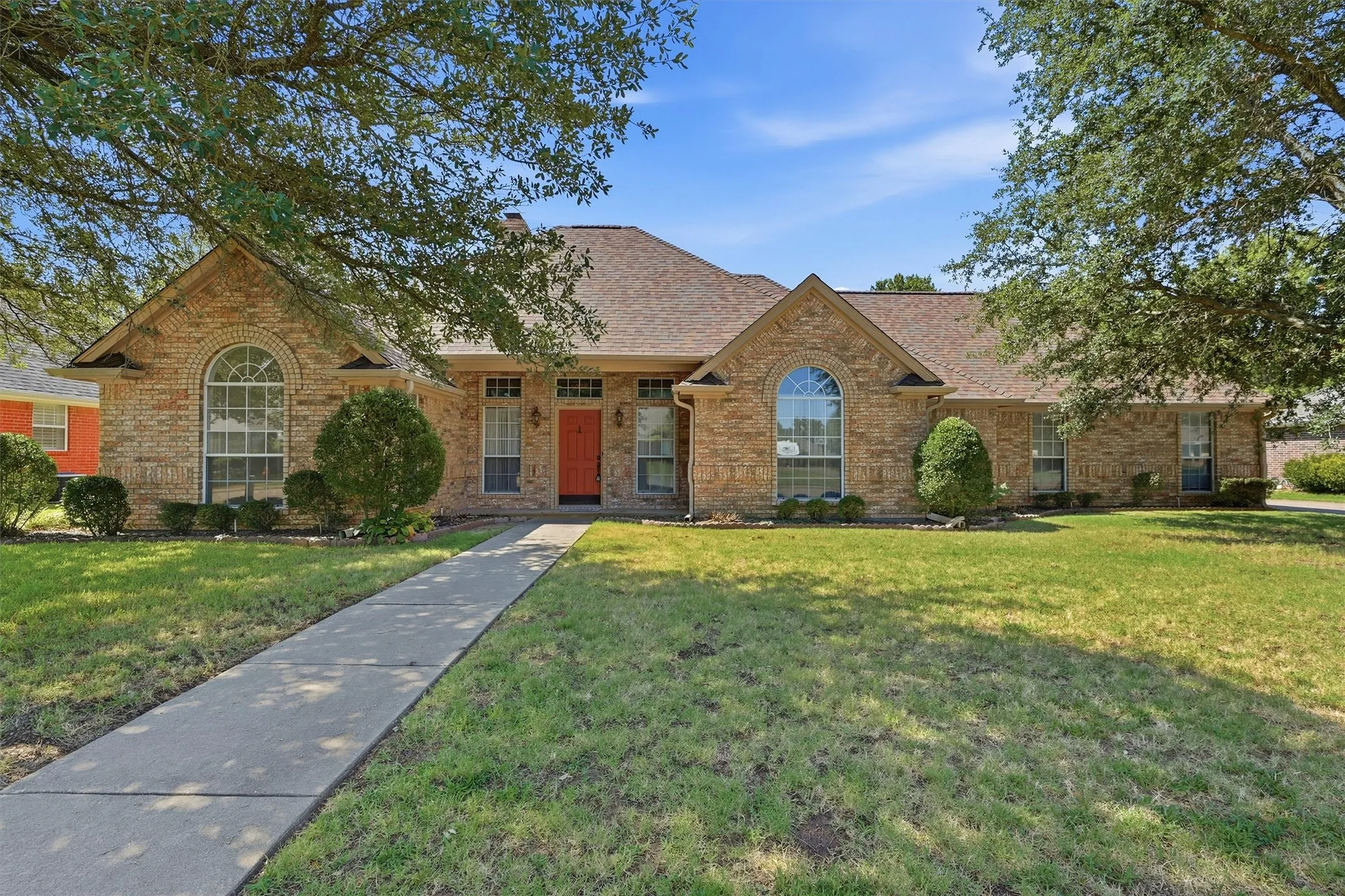 Single Family Residence For Sale in Grayson County , 2416 Jolinda Lane, Whitesboro, Texas 76273, 3 Bedroom, 2 Bathroom, 3 Garage spaces, 2,078 Sqft, built in 1996, mls#21357453, Real Estate Agent in Whitesboro, Homes For Sale in Grayson county, Homes For Sale in Whitesboro, Realtor in Whitesboro Texas, Real Estate Brokerage Independent Realty Texas, Luminita Cordes Realtor