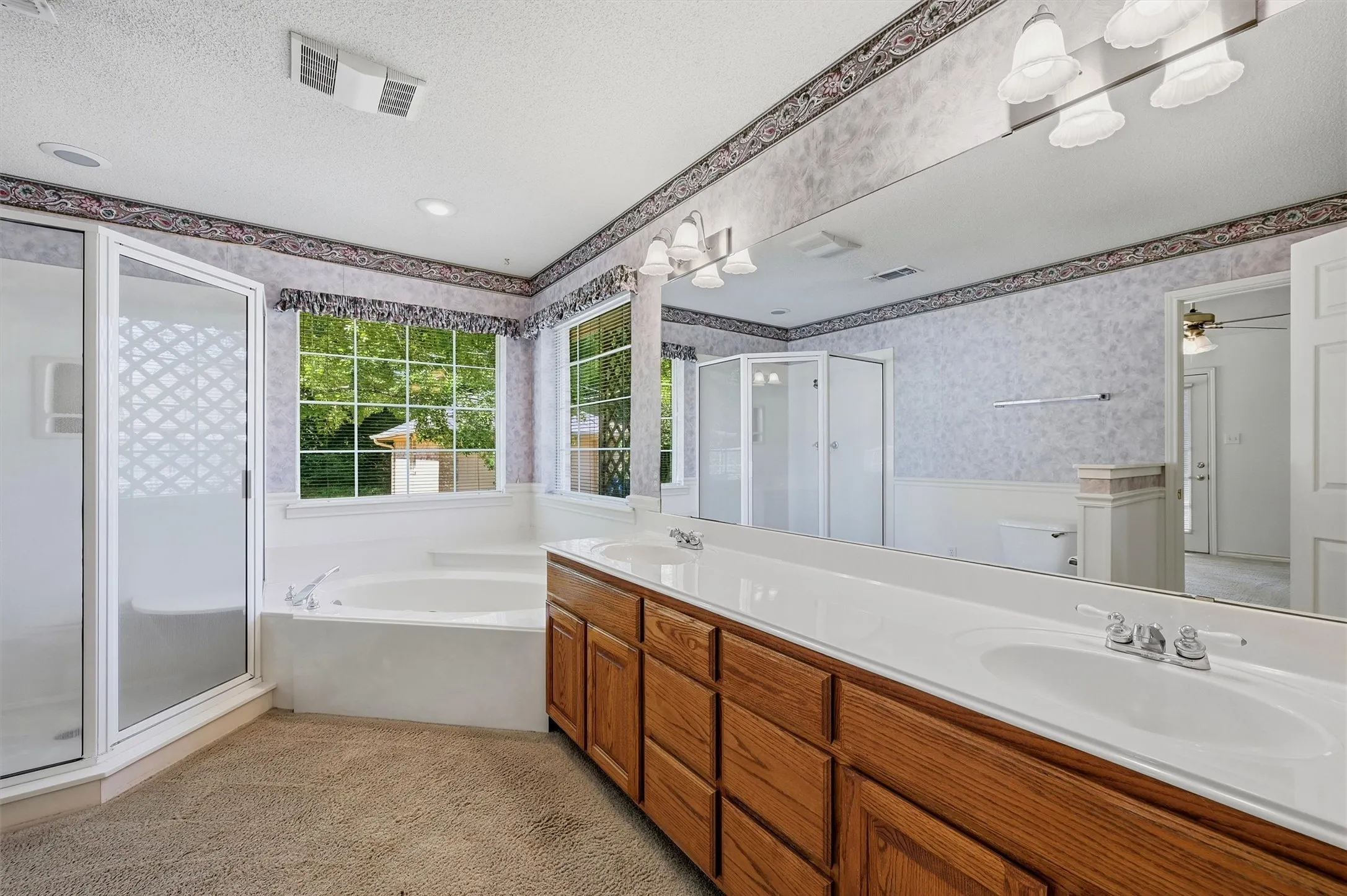 Single Family Residence For Sale in Grayson County , 2416 Jolinda Lane, Whitesboro, Texas 76273, 3 Bedroom, 2 Bathroom, 3 Garage spaces, 2,078 Sqft, built in 1996, mls#21357453, Real Estate Agent in Whitesboro, Homes For Sale in Grayson county, Homes For Sale in Whitesboro, Realtor in Whitesboro Texas, Real Estate Brokerage Independent Realty Texas, Luminita Cordes Realtor