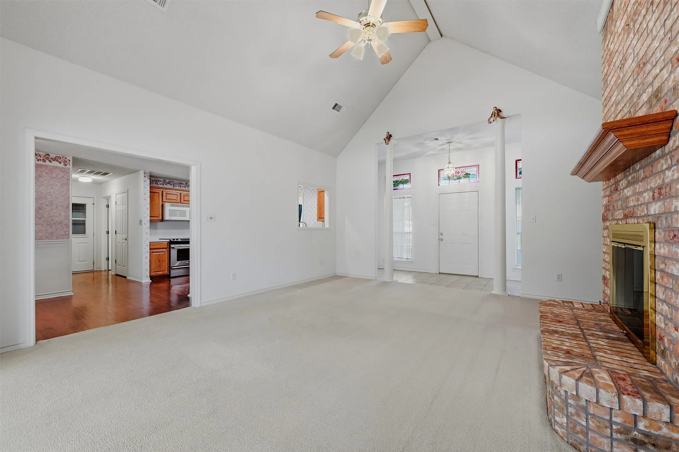 Single Family Residence For Sale in Grayson County , 2416 Jolinda Lane, Whitesboro, Texas 76273, 3 Bedroom, 2 Bathroom, 3 Garage spaces, 2,078 Sqft, built in 1996, mls#21357453, Real Estate Agent in Whitesboro, Homes For Sale in Grayson county, Homes For Sale in Whitesboro, Realtor in Whitesboro Texas, Real Estate Brokerage Independent Realty Texas, Luminita Cordes Realtor