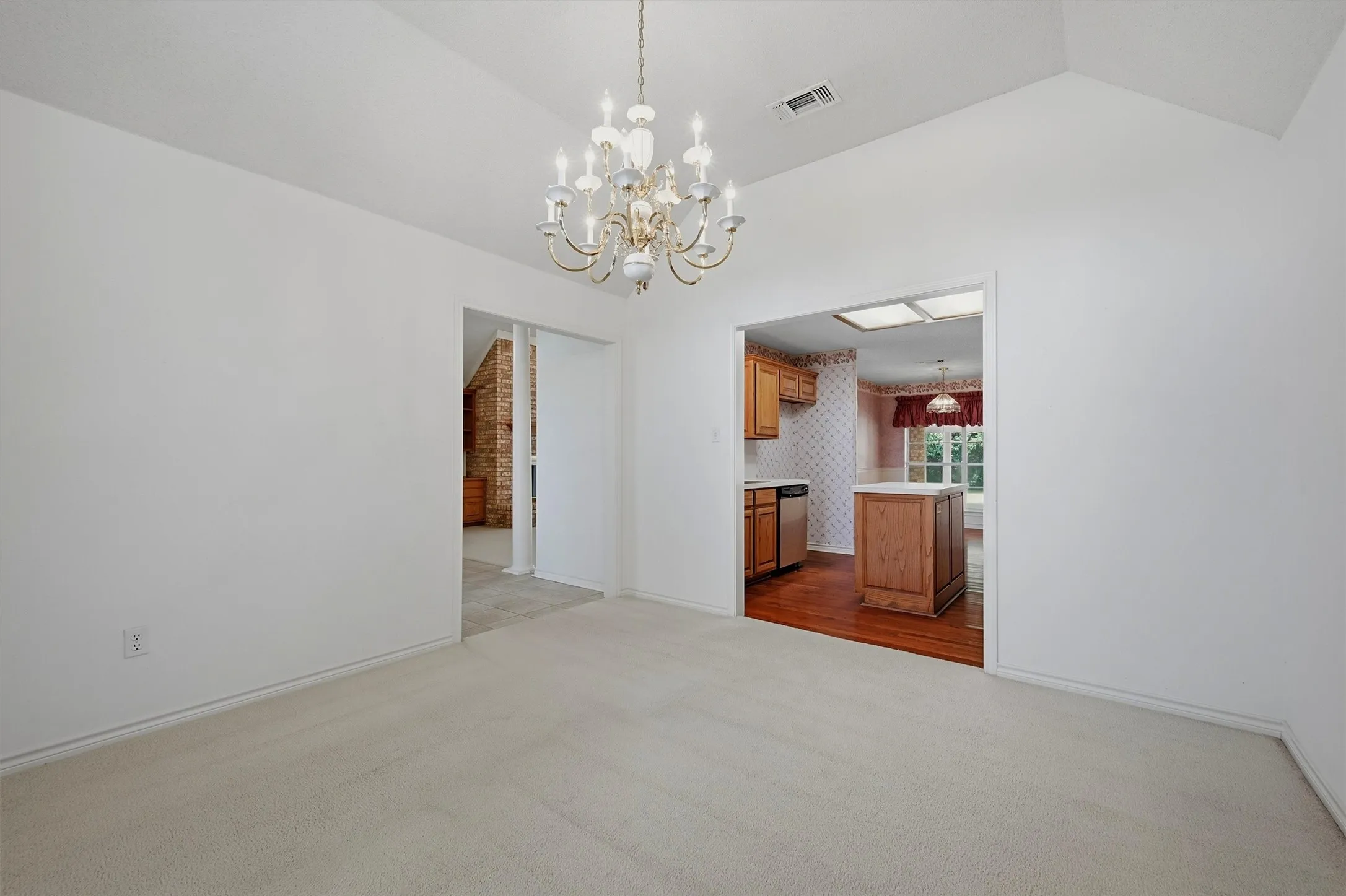 Single Family Residence For Sale in Grayson County , 2416 Jolinda Lane, Whitesboro, Texas 76273, 3 Bedroom, 2 Bathroom, 3 Garage spaces, 2,078 Sqft, built in 1996, mls#21357453, Real Estate Agent in Whitesboro, Homes For Sale in Grayson county, Homes For Sale in Whitesboro, Realtor in Whitesboro Texas, Real Estate Brokerage Independent Realty Texas, Luminita Cordes Realtor