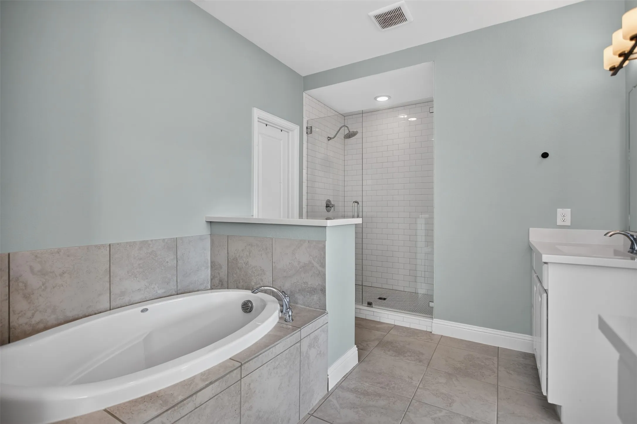 Single Family Residence For Sale in Kaufman County , 1516 Tavistock Road, Forney, Texas 75126, 4 Bedroom, 4 Bathroom, 3 Garage spaces, 3,223 Sqft, built in 2017, mls#21366453, Real Estate Agent in Forney, Homes For Sale in Kaufman county, Homes For Sale in Forney, Realtor in Forney Texas, Real Estate Brokerage Independent Realty Texas, Luminita Cordes Realtor